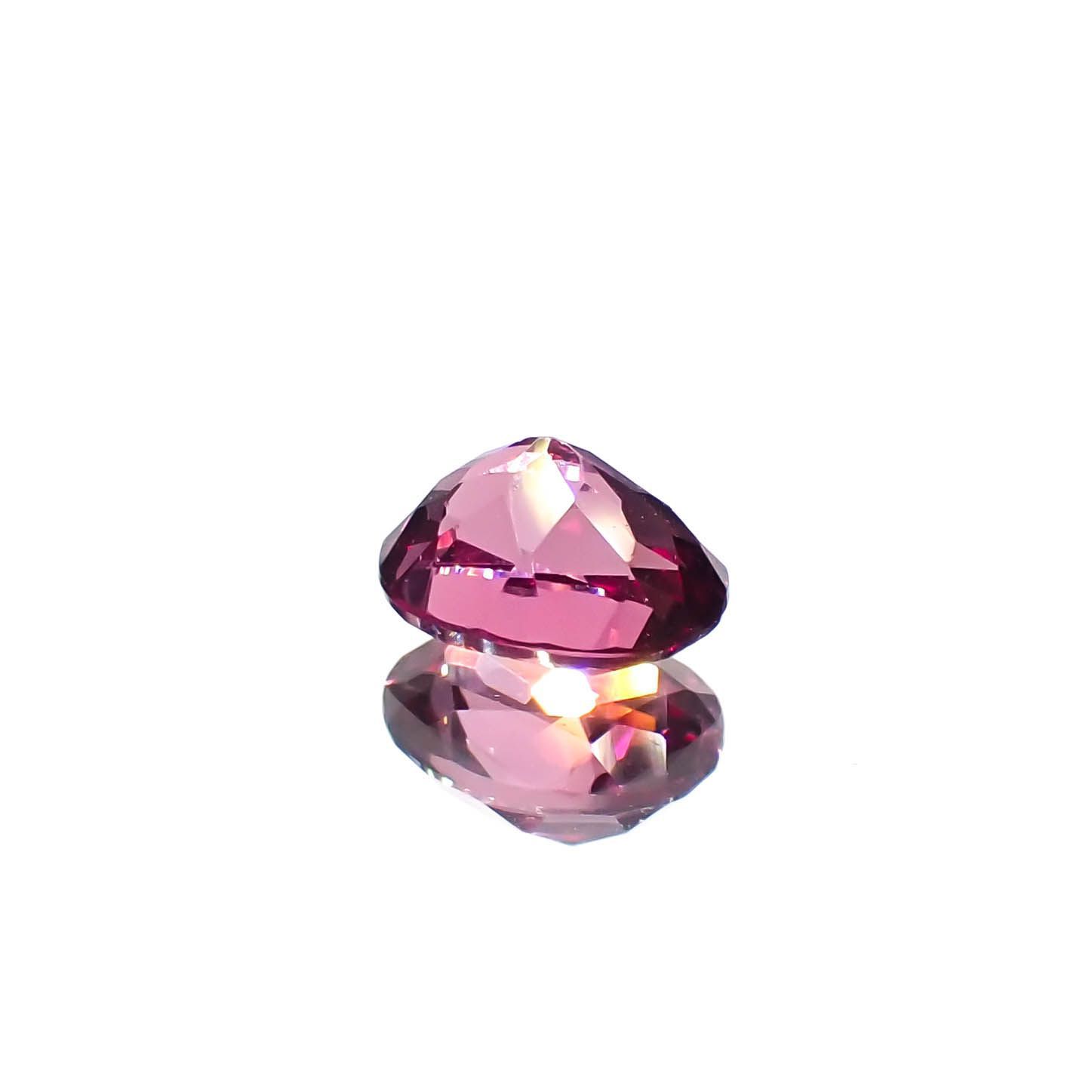 カラーシフトマラヤガーネット(宝石名ガーネット)タンザニア産 0.75ct 識別済[230120276]5.9x4.4mm前後