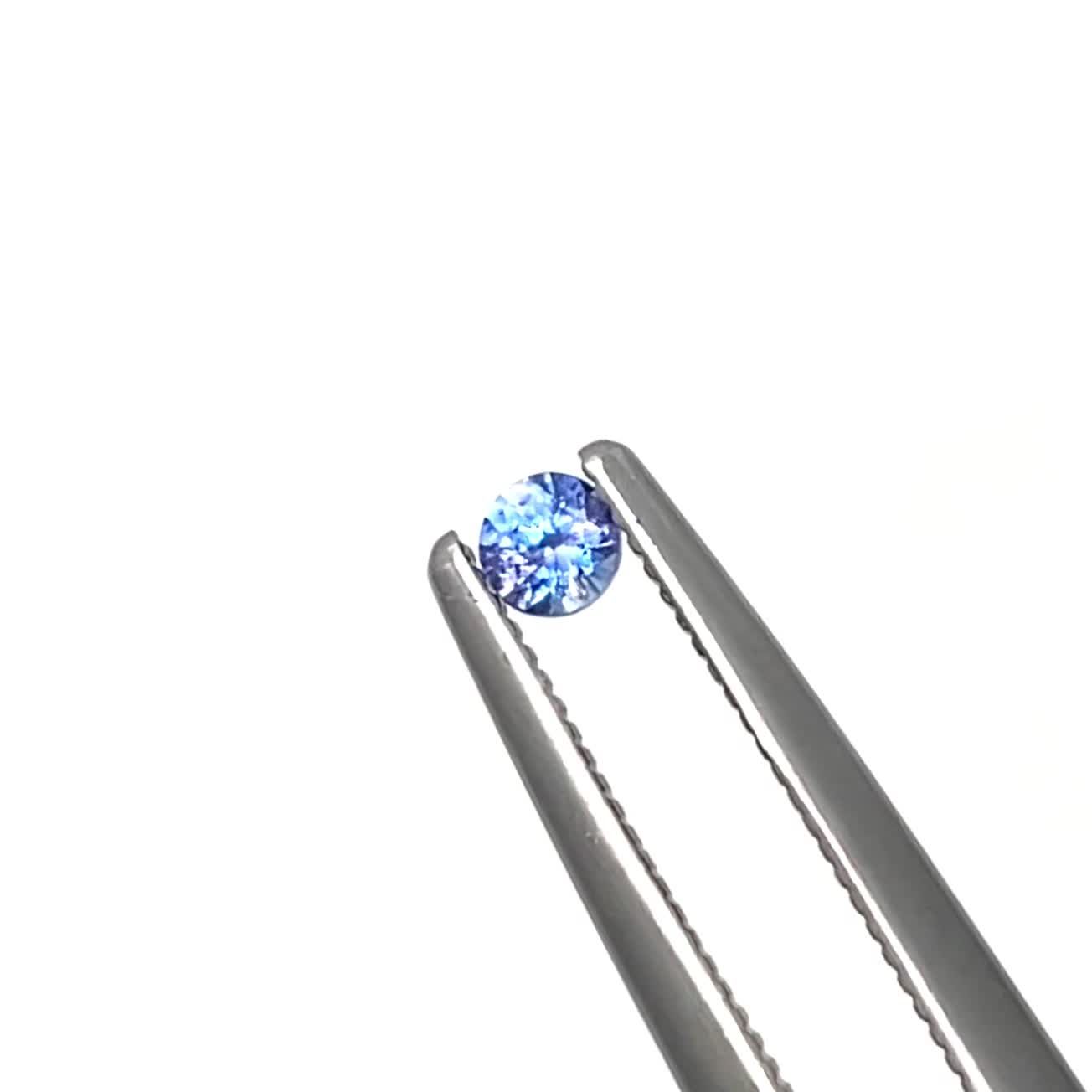 ベニトアイト アメリカ・カリフォルニア州産 0.063ct / 2.4x2.4mm前後