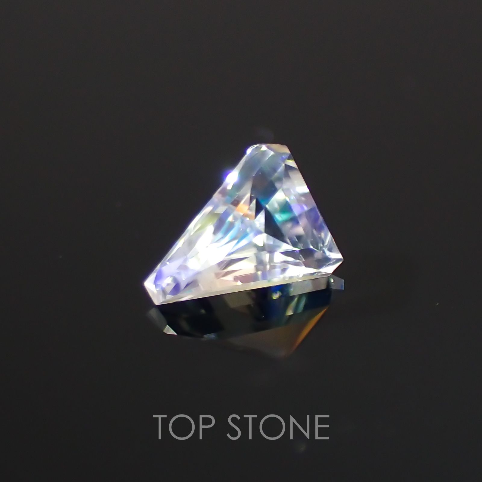 レインボームーンストーン(アンデシンラブラドライト) マダガスカル産 ルース 0.26ct[210310391]5.1×3.8mm前後