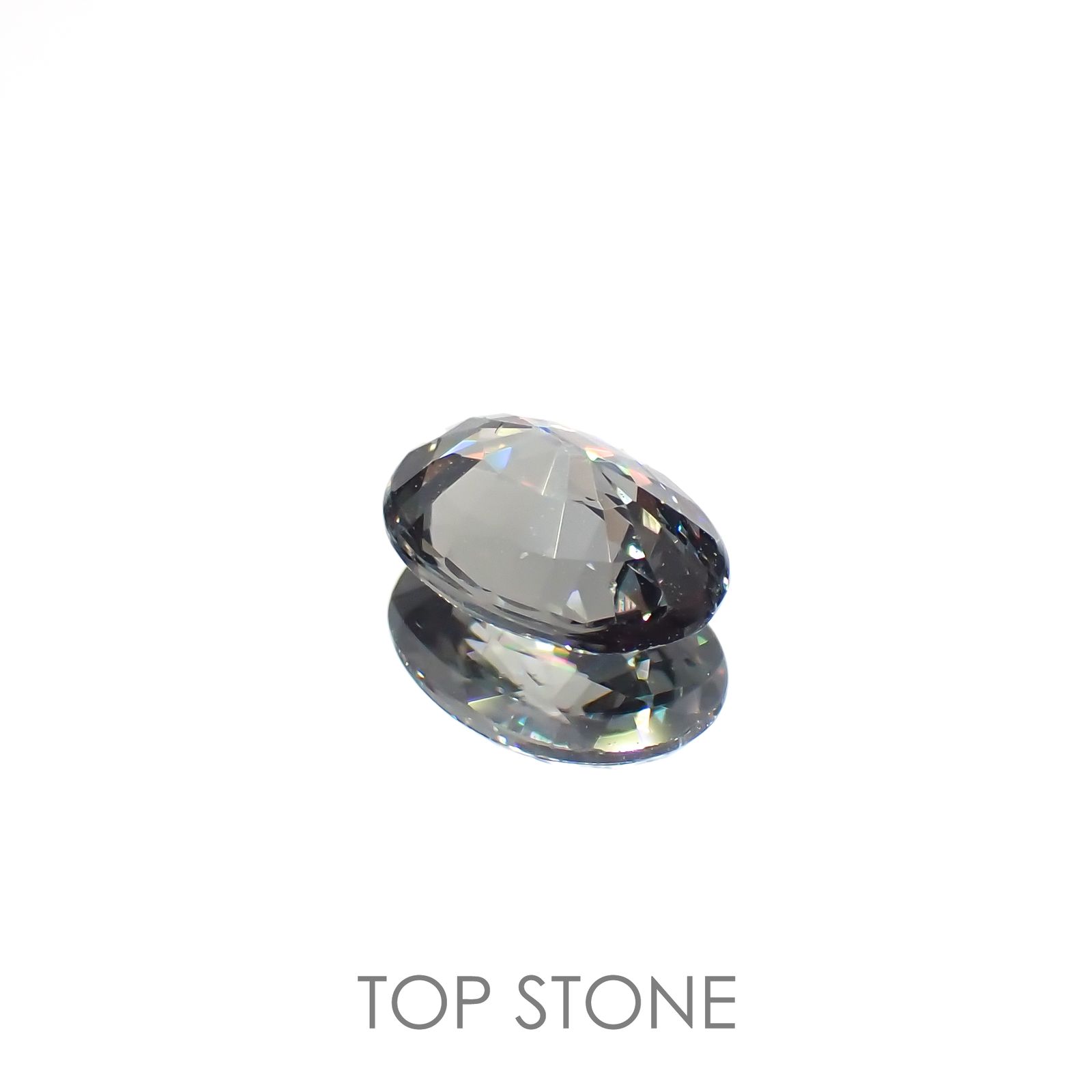 カラーチェンジガーネット アレキタイプ(宝石名ガーネット)マダガスカル・ベキリー産 0.70ct 識別済[220716950]6.5x4.6mm前後