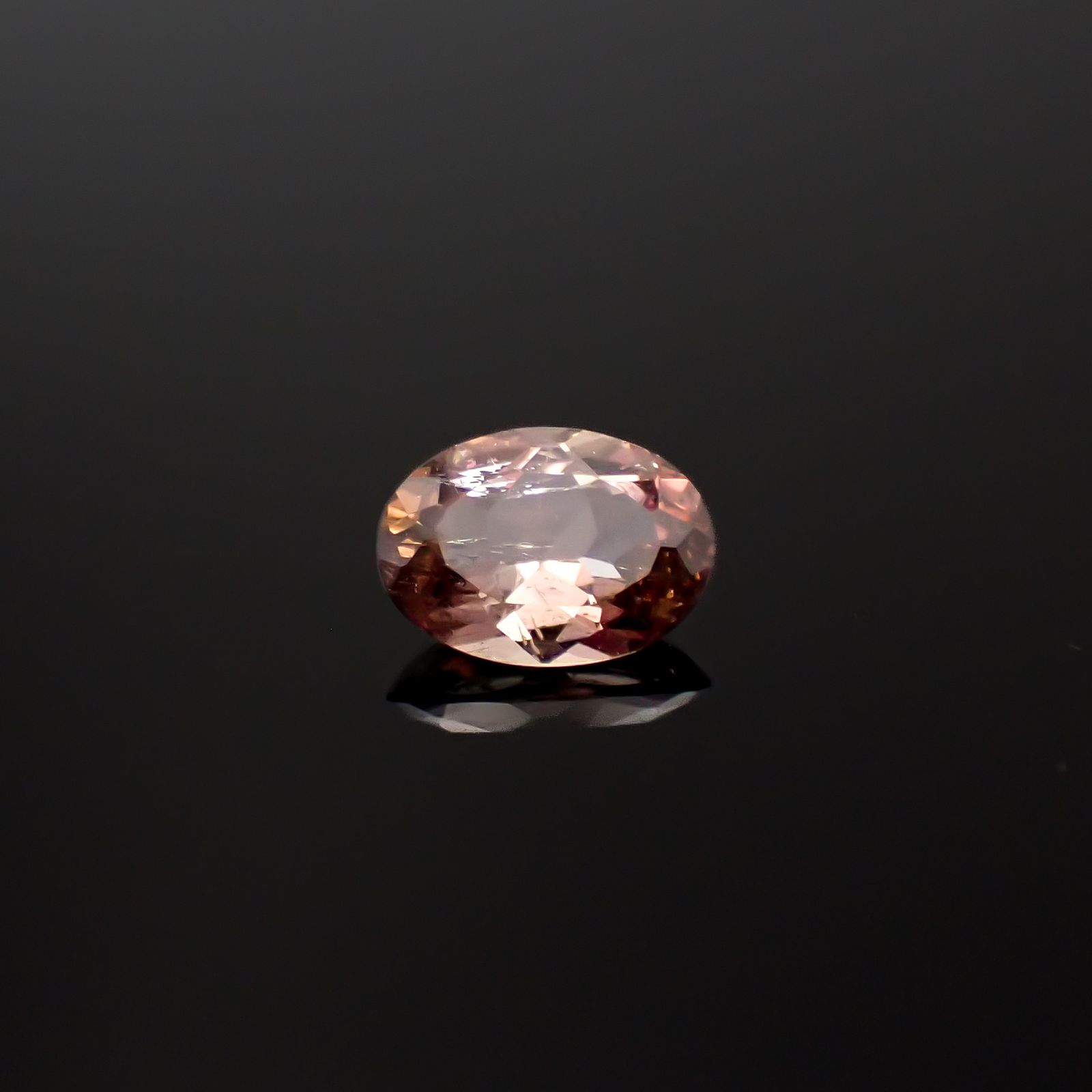 アキシナイト パキスタン産 0.52ct[240628368]6.1x4.4mm前後