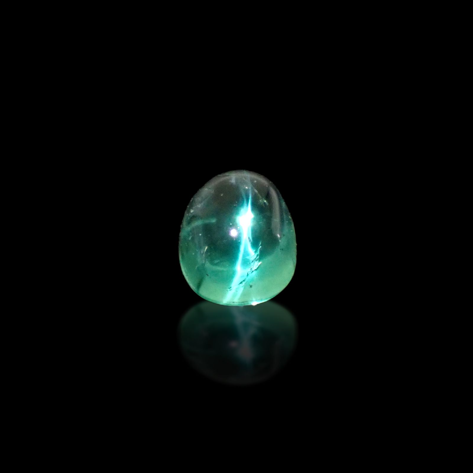 エメラルドキャッツアイ コロンビア産 0.37ct [241229552]4.5x3.9mm前後