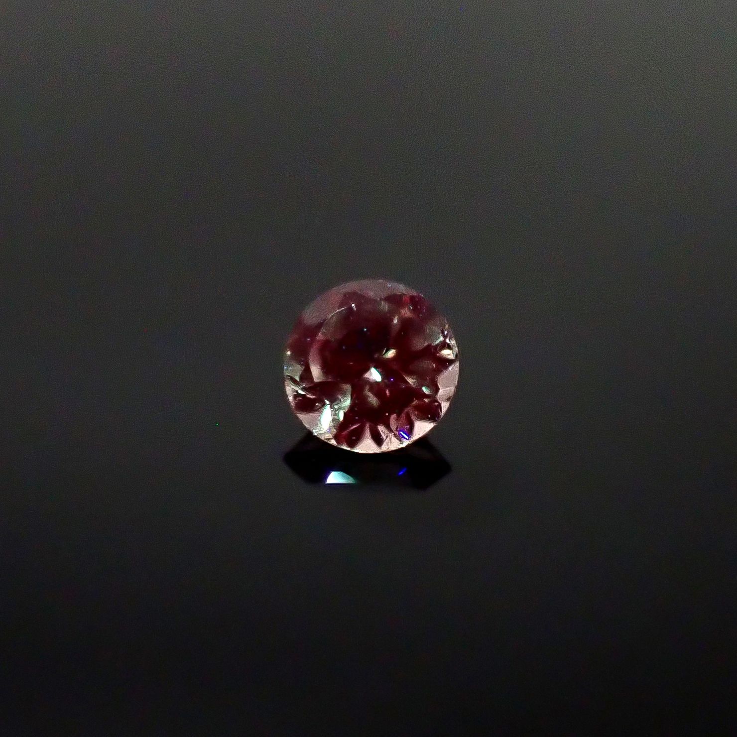 ドラゴンガーネット タンザニア産 0.19ct [250330043]3.5x3.4mm前後