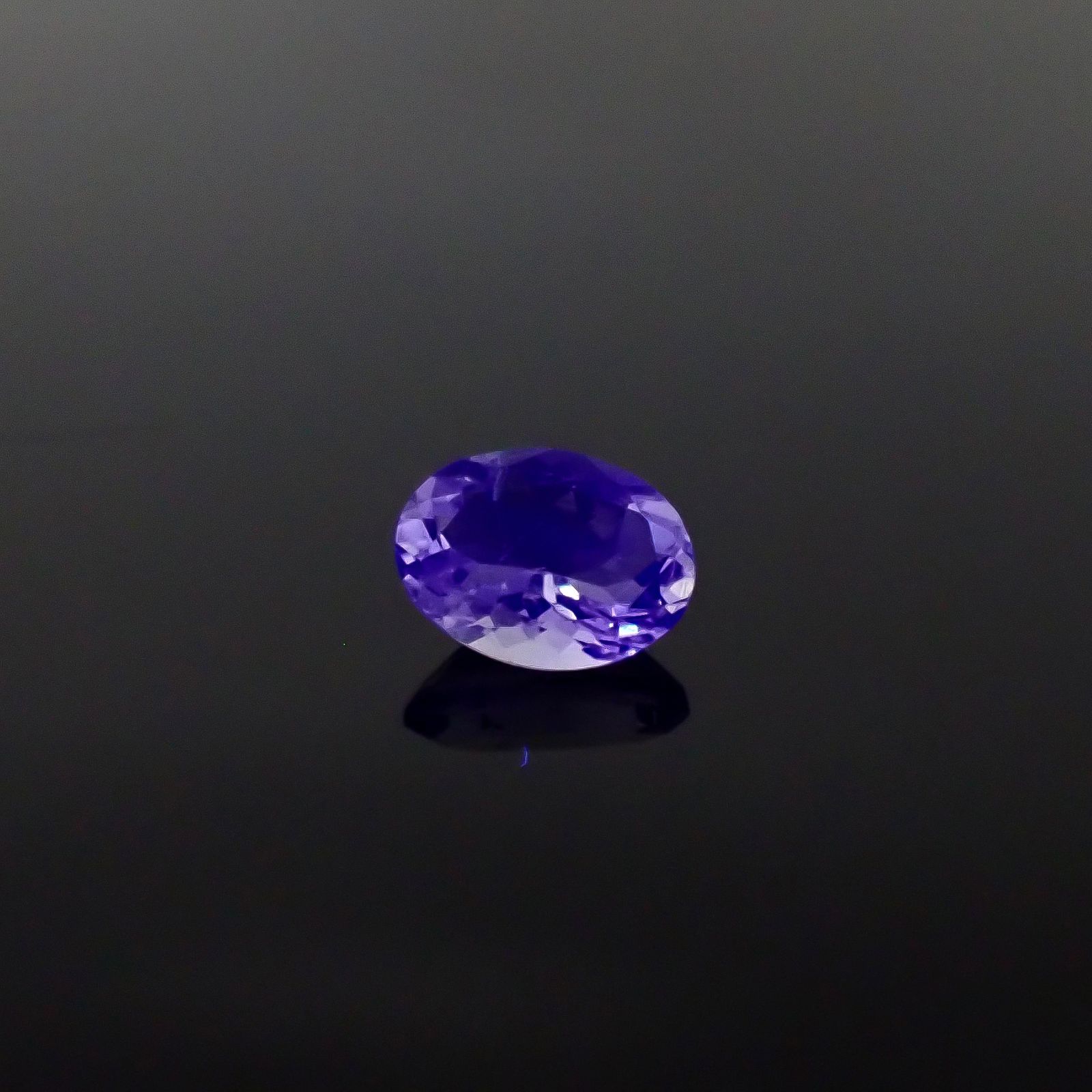 フローライト フルオレッセンス アフガニスタン産 1.41ct [250630527]8.2x6.1mm前後