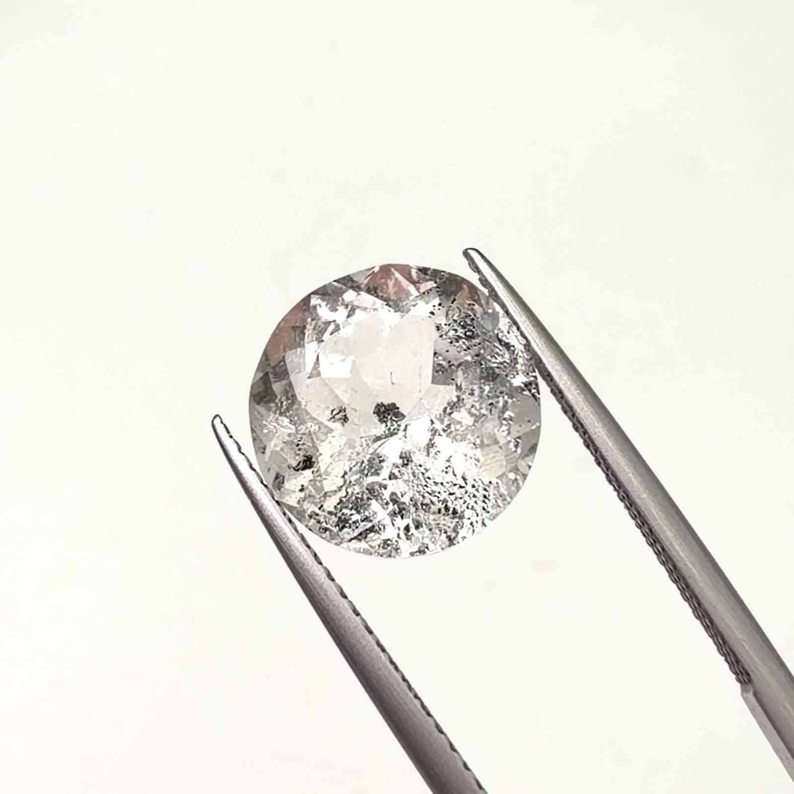 グラファイトインクォーツ ブラジル産 6.27ct / 12.4x12.1mm前後