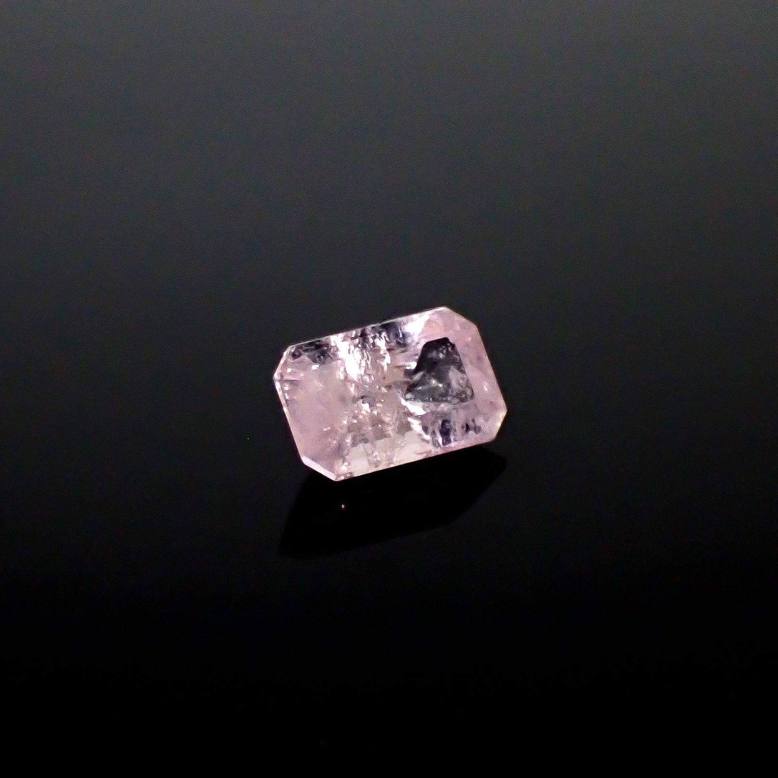 ピンクグロッシュラーガーネット(宝石名ピンク・グロッシュラー・ガーネット)ミャンマー産 0.618ct ソ付(日独)[250430291]6.2x3.9mm前後