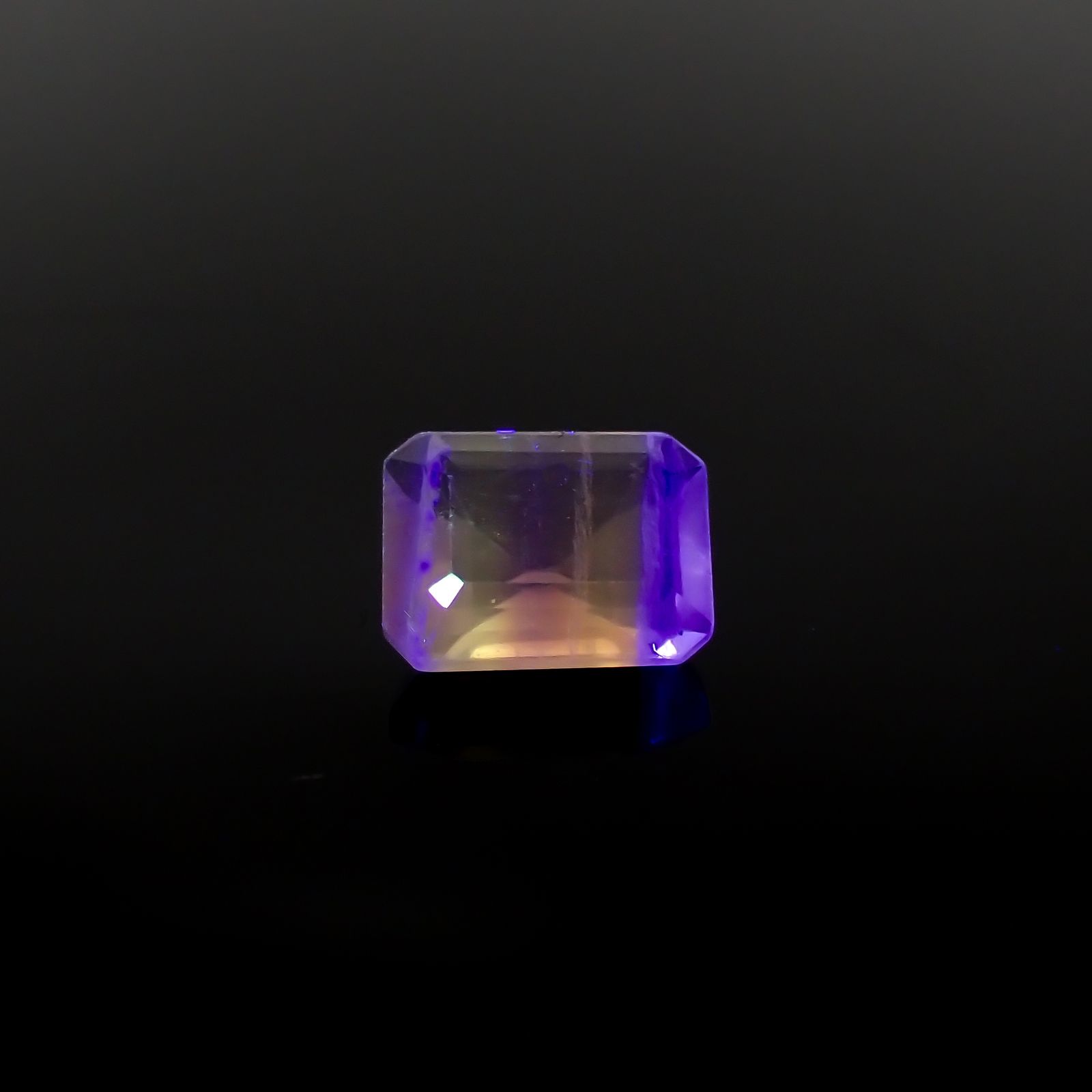 パーティカラーフローライト フルオレッセンス ブラジル産 4.38ct[240326915]11x8.9mm前後