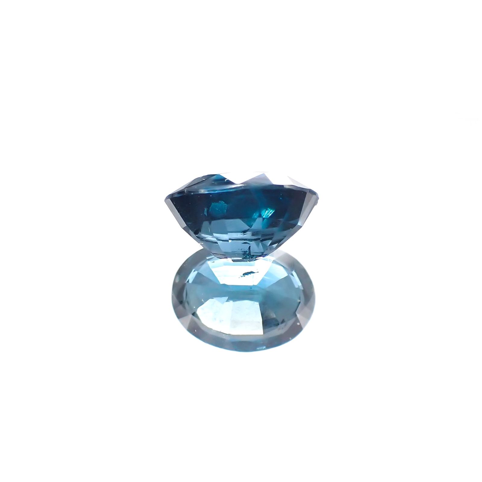 オーシャンブルーカイヤナイト(宝石名カイヤナイト) インド・オリッサ州産 2.40ct 識別済[210912367]9×6.8mm前後