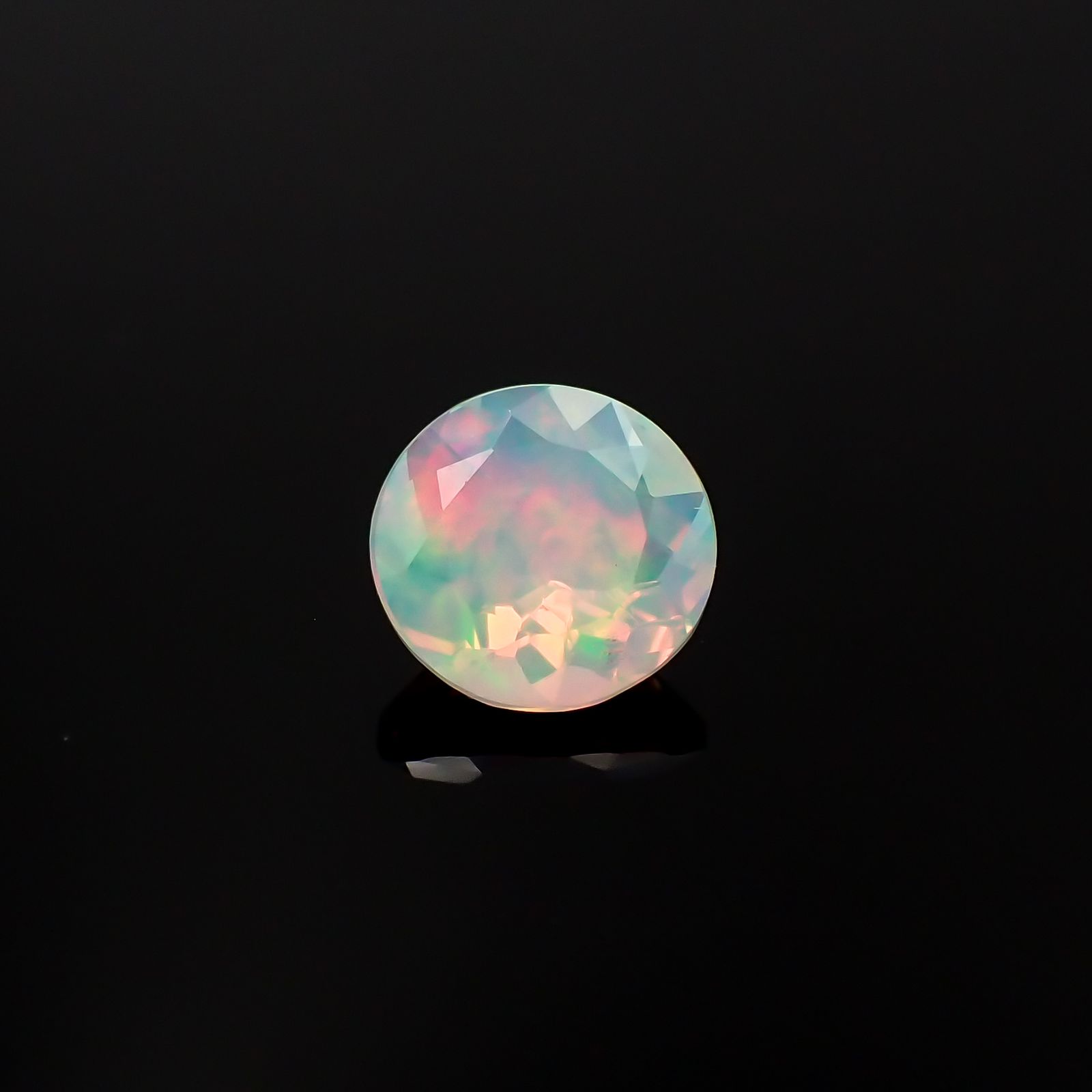 エチオピアオパール エチオピア産 0.67ct[230421407]6.8x6.7mm前後