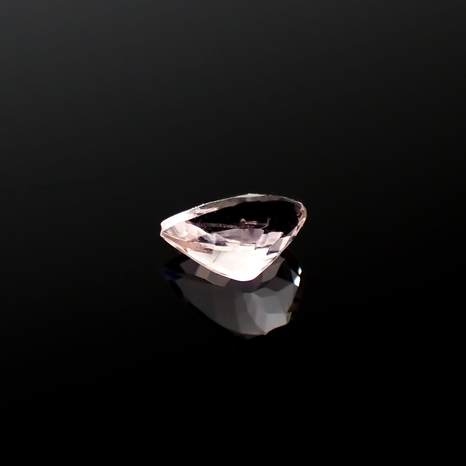 モルガナイト ブラジル産 0.57ct[240326767]6.8x5mm前後