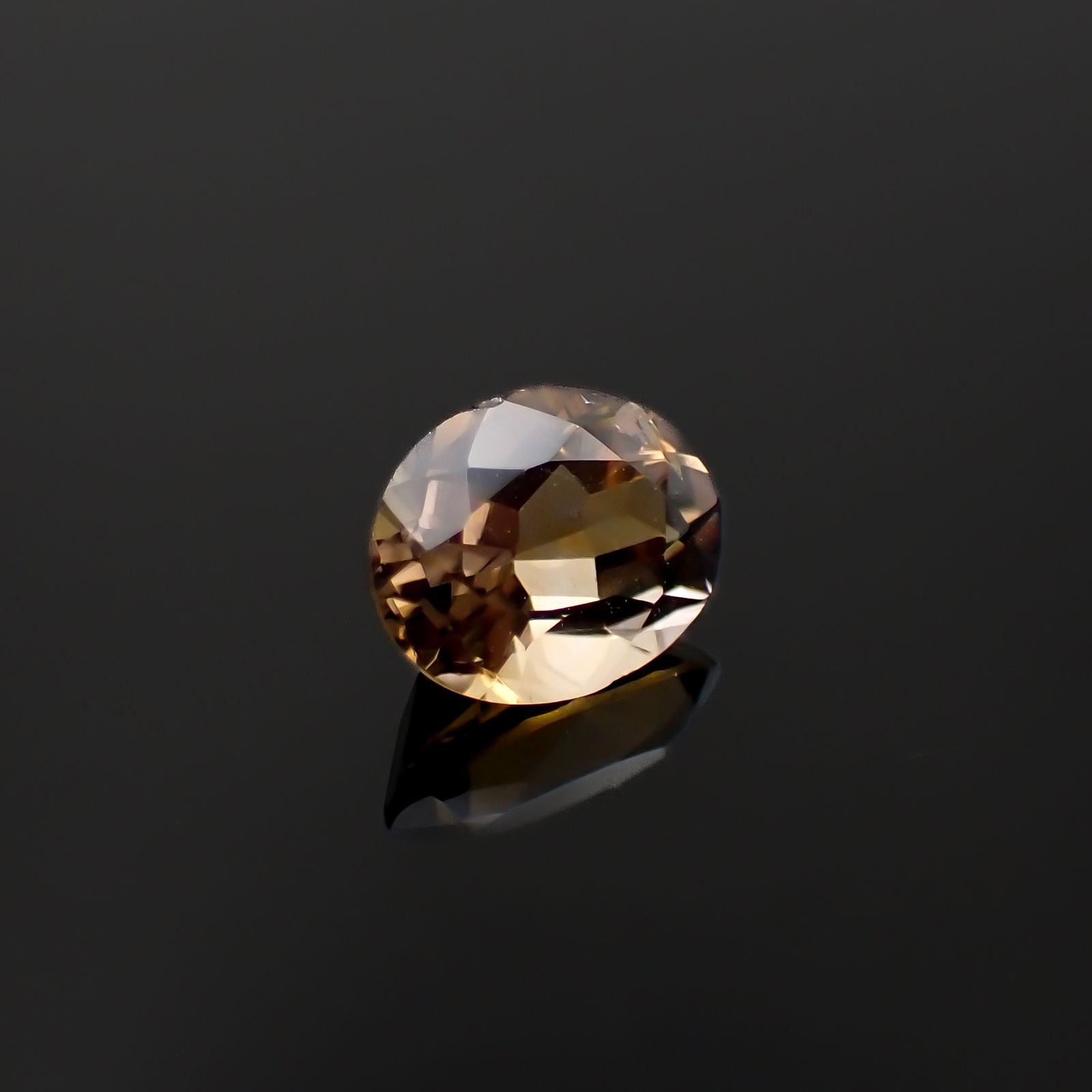 カラーチェンジガーネット オーバルカット ベキリー産 0.49ct