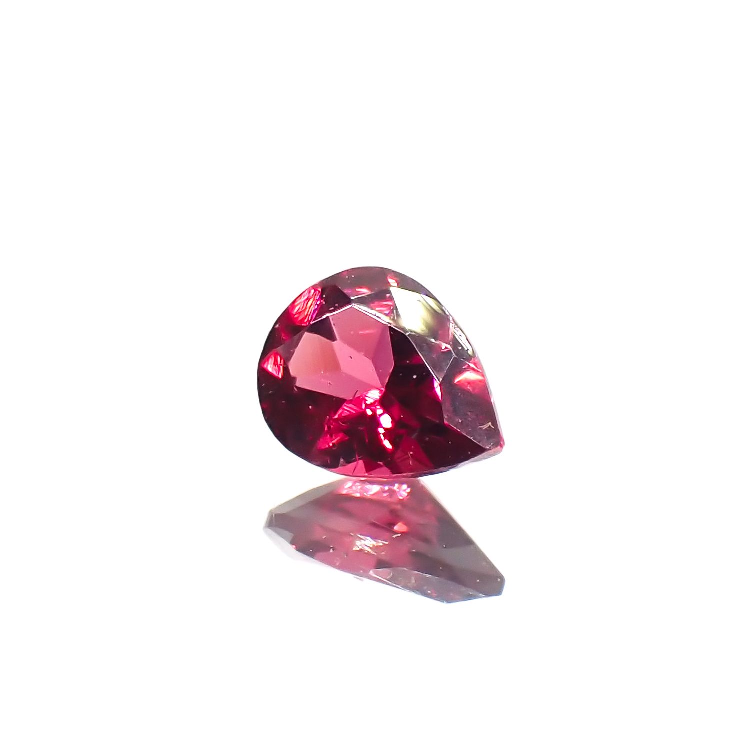 レッドスピネル(宝石名スピネル)タンザニア産 0.16ct 識別済[230522108]4.1x3.1mm前後
