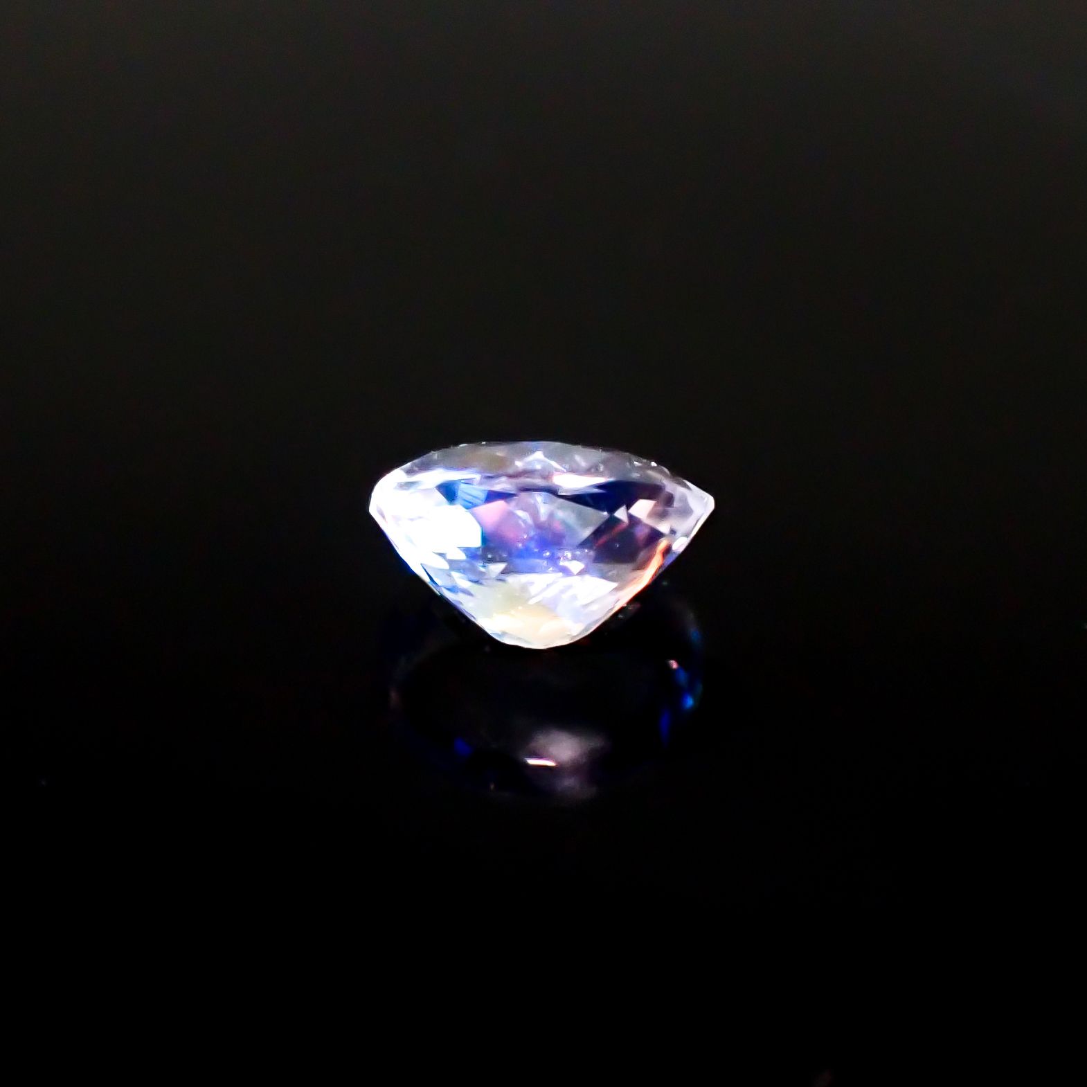 レインボームーンストーン(宝石名ラブラドライト)タンザニア産 0.29ct 識別済[241029205]4.9x3.8mm前後