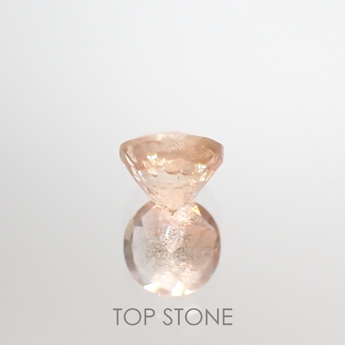 オレゴンサンストーン(宝石名ラブラドライト)アメリカ・オレゴン州産 0.67ct 識別済[220114660]5.6x5.5mm前後