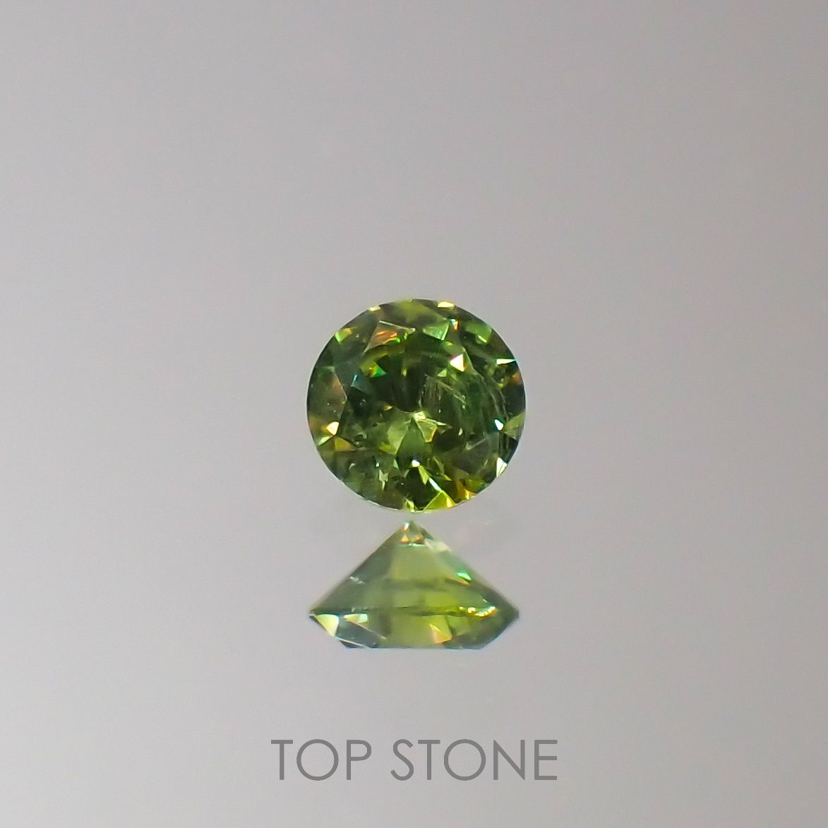 デマントイドガーネット(宝石名デマントイド・ガーネット)ロシア産 0.13ct 識別済[220616531]3.1x3.1mm前後