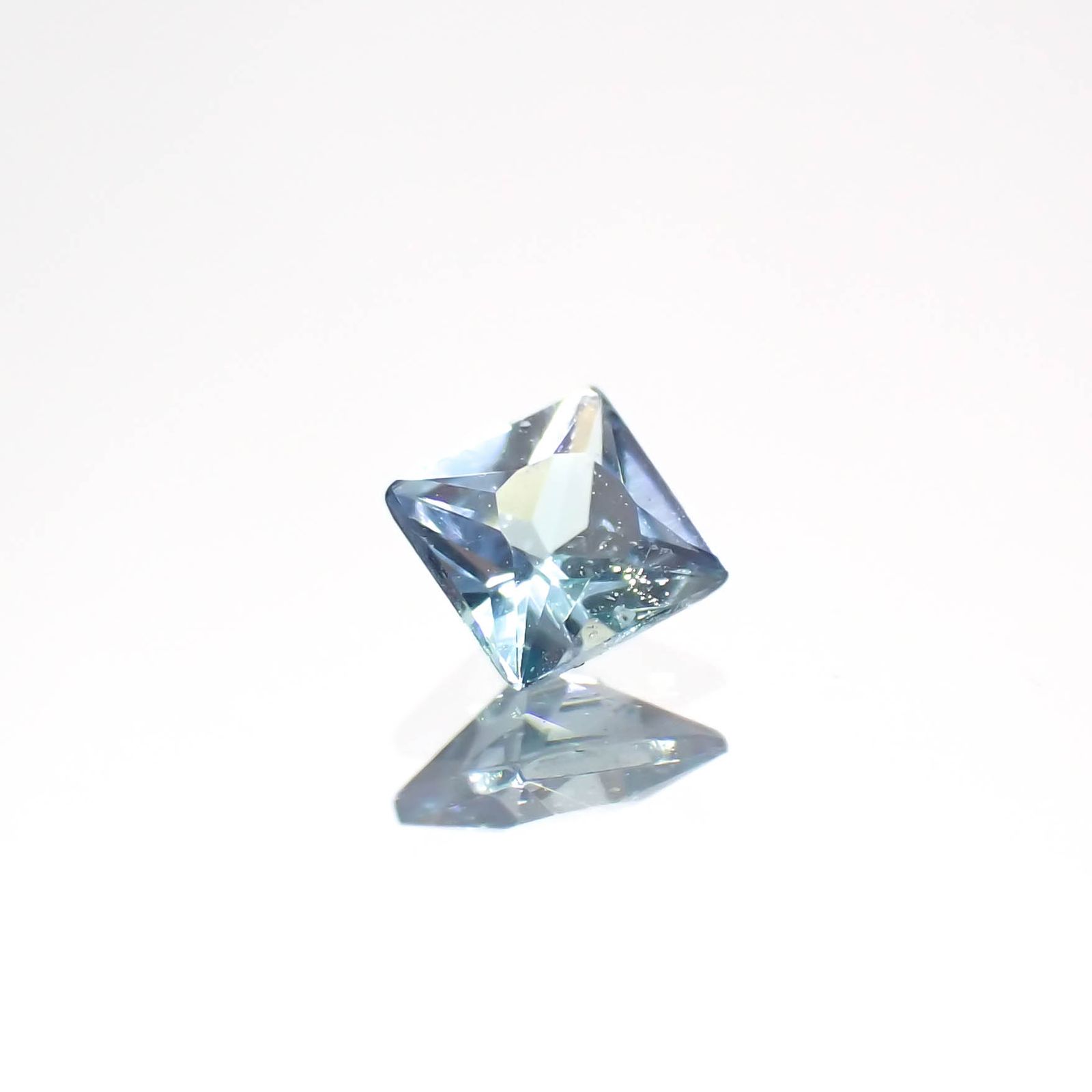 ◇プリンセスカット◇ブルーコーネルピン(宝石名コーネルピン)タンザニア産 0.12ct 識別済[230421860]2.8x2.8mm前後