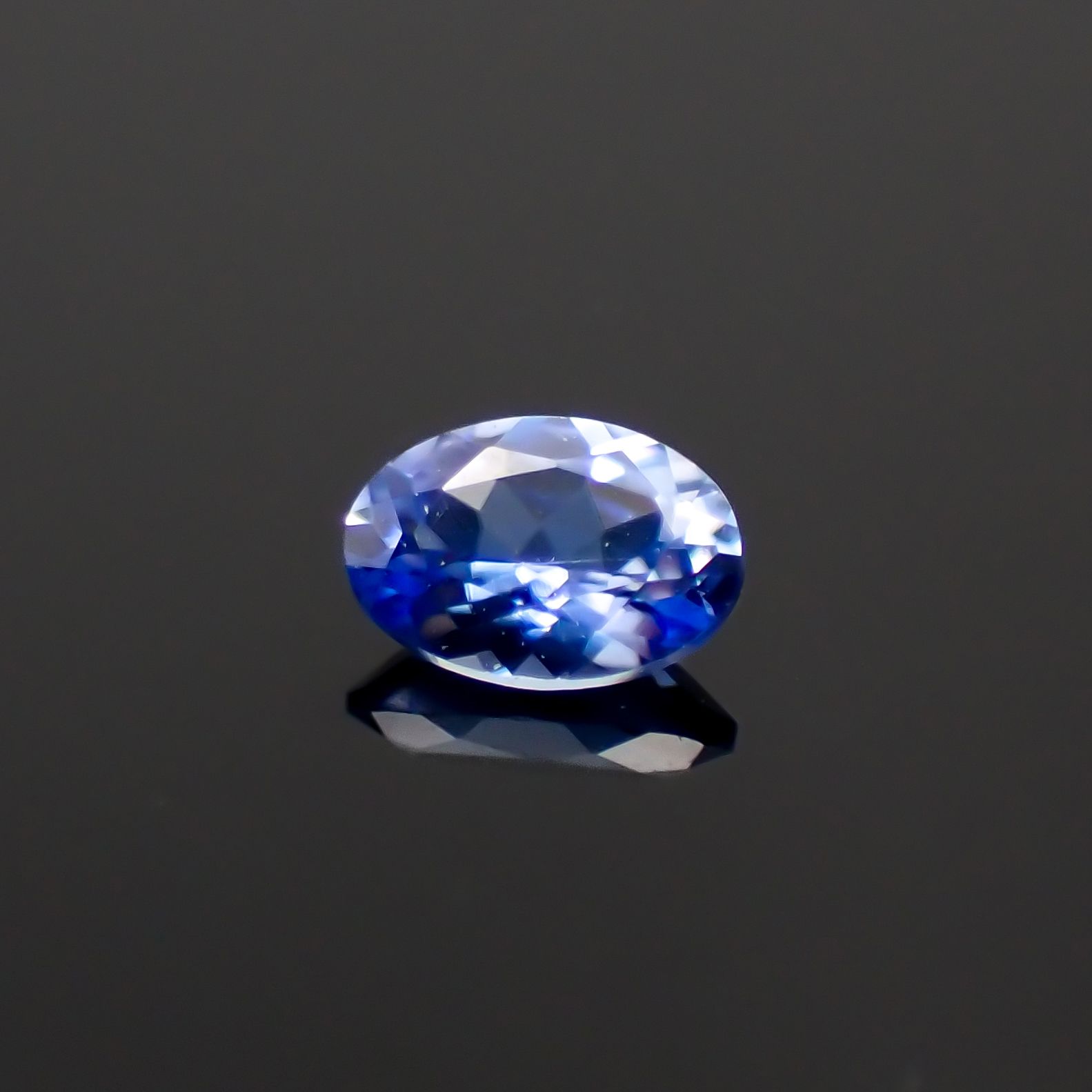 ベニトアイト(宝石名ベニトアイト)アメリカ・カリフォルニア州産 0.096ct 識別済[230823205]3.4x2.3mm前後