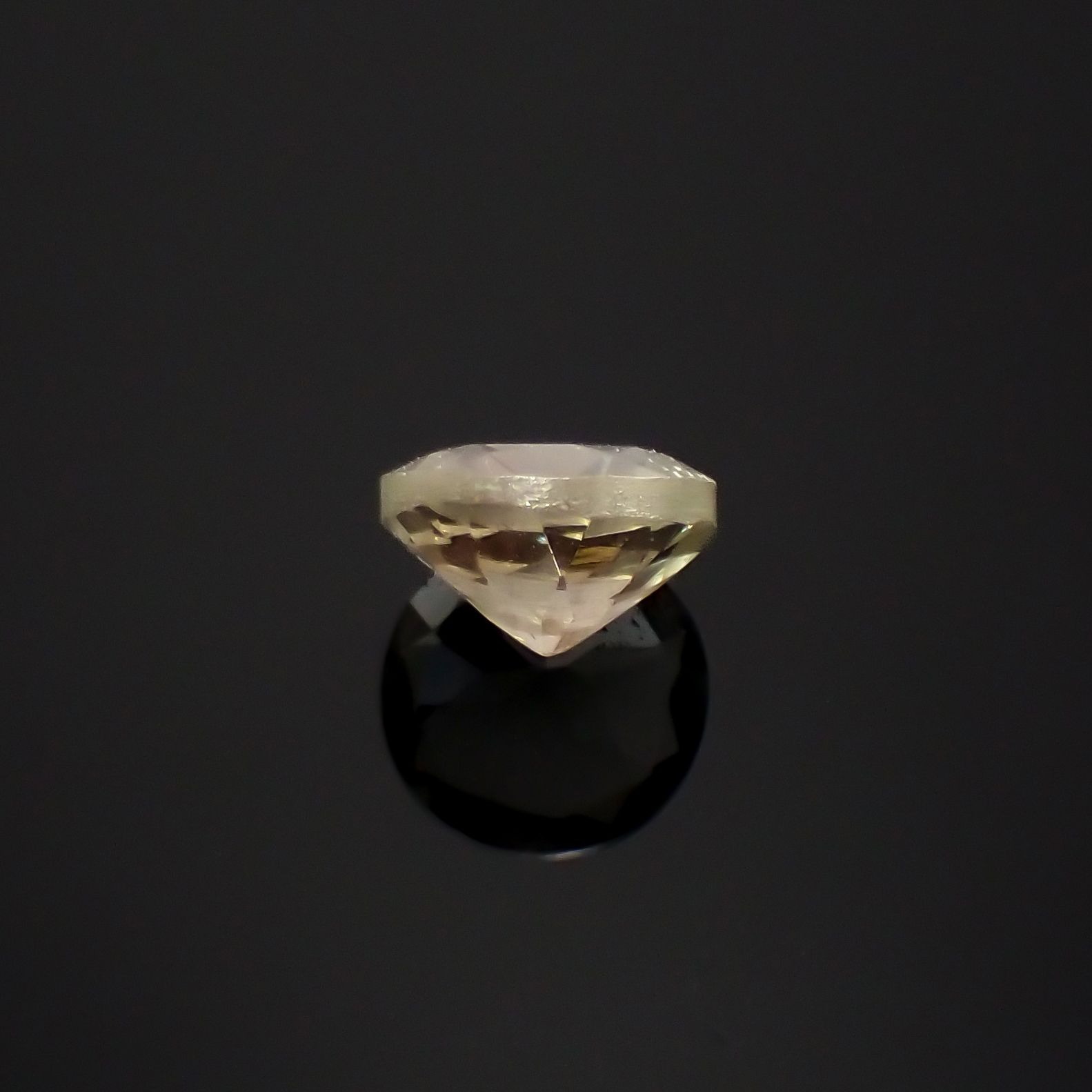 バイカラーオレゴンサンストーン(宝石名バイカラー・ラブラドライト)アメリカ・オレゴン州産 0.47ct 識別済[231124122]5.1x5.1mm前後