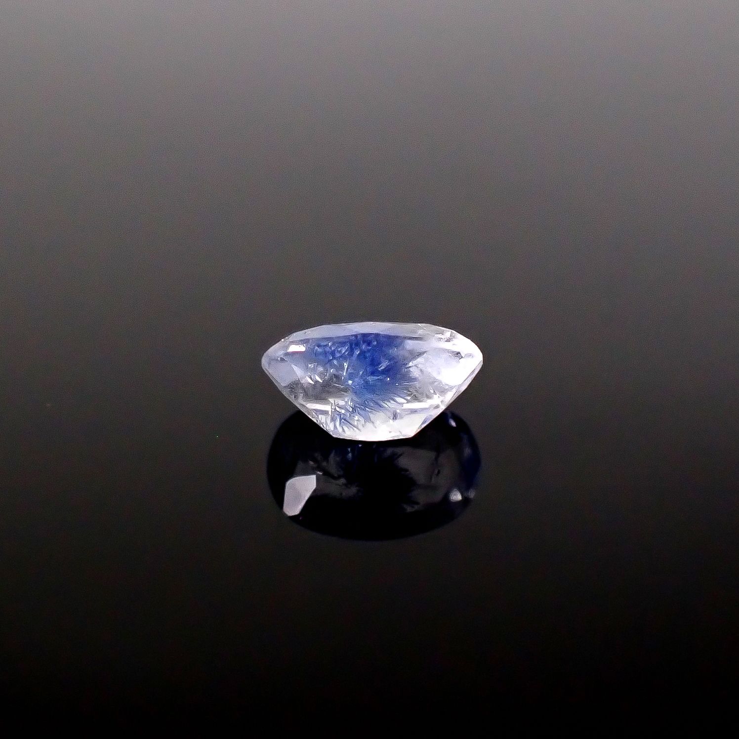 デュモルチェライトインクォーツ ブラジル産 0.69ct / 6.9x4.9mm前後 [260331847]