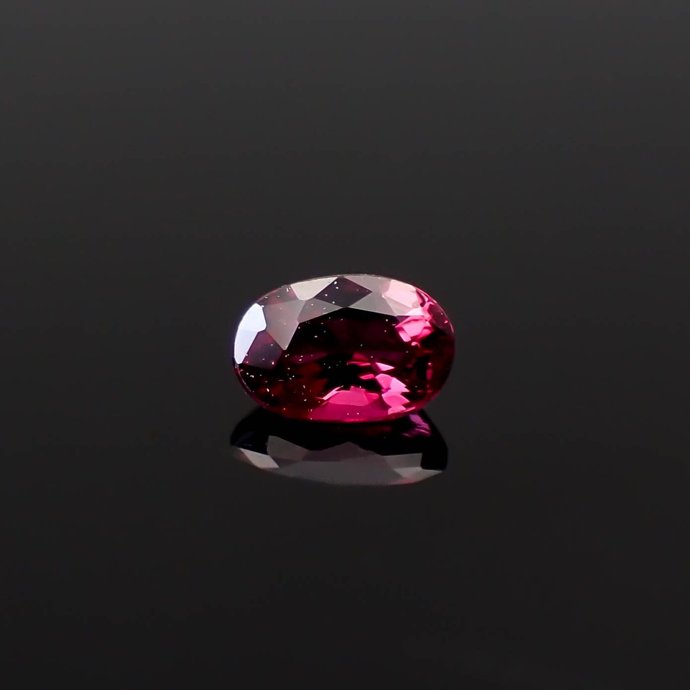 ルビー ビルマ/モザンビーク産 0.15ct [250630507]3.7x2.5mm前後