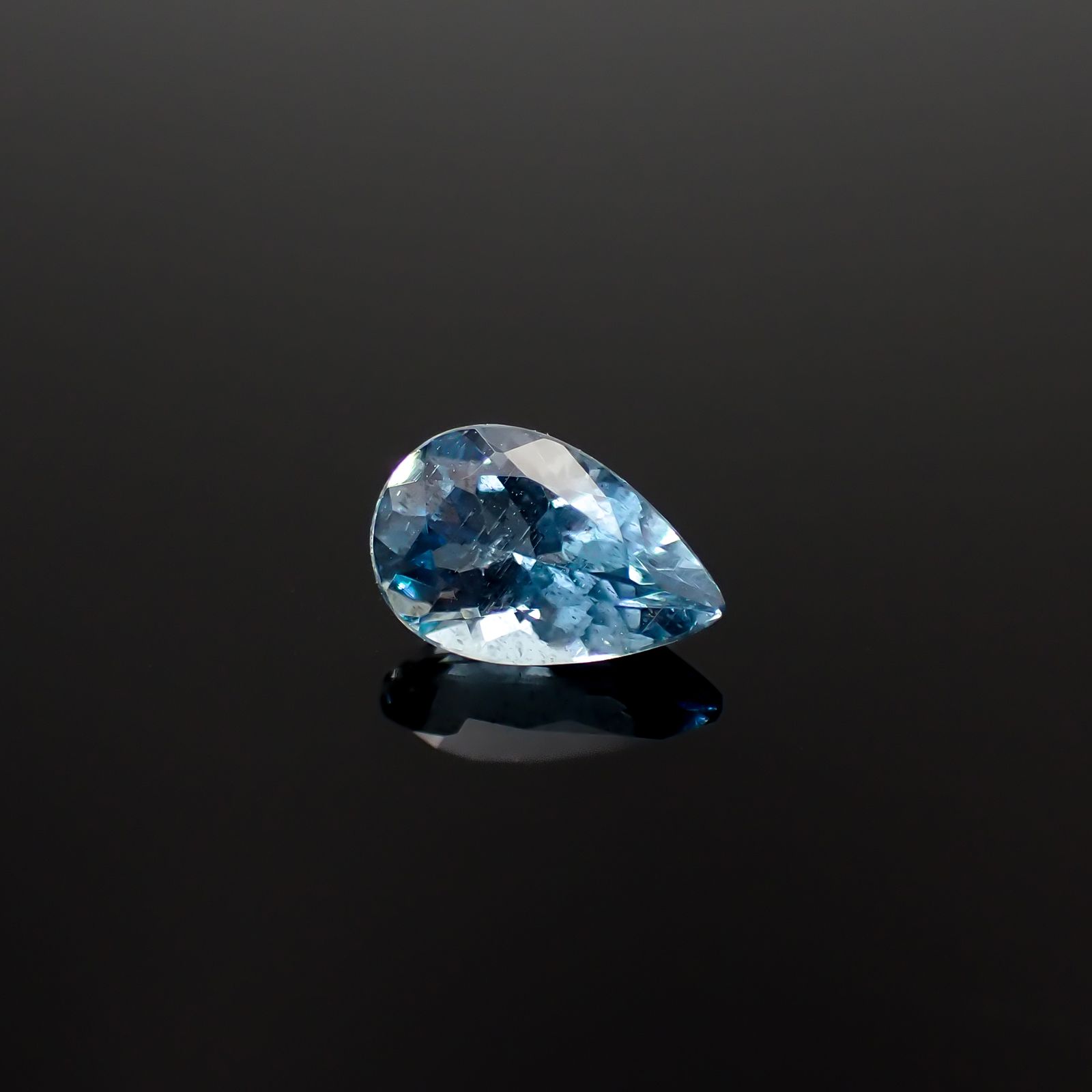 アクアマリン サンタマリアカラー マダガスカル産 0.79ct[240326970]7.8x5mm前後