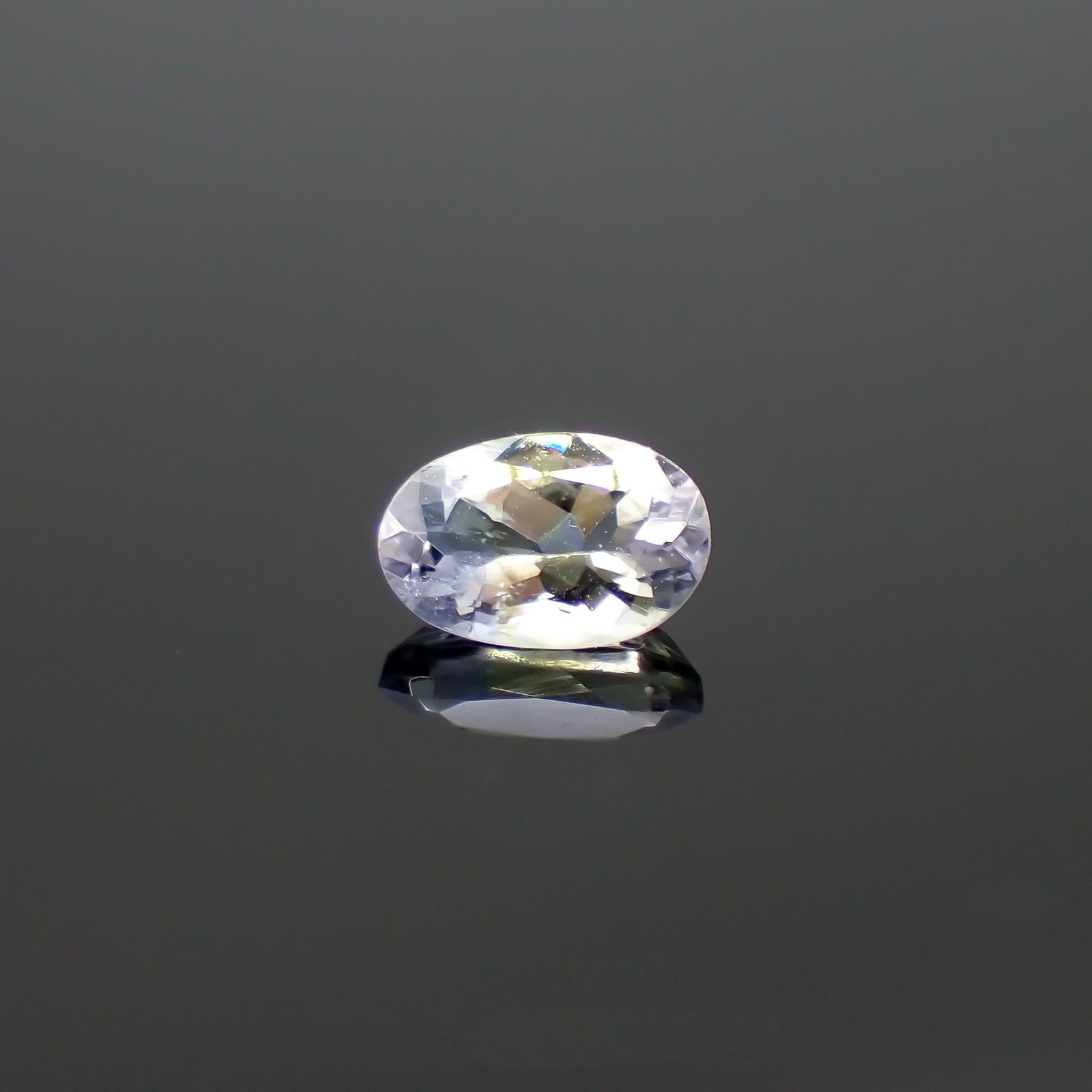 バイカラータンザナイト(宝石名ゾイサイト)タンザニア産 0.49ct 識別済[220515898]6.1x4.1mm前後