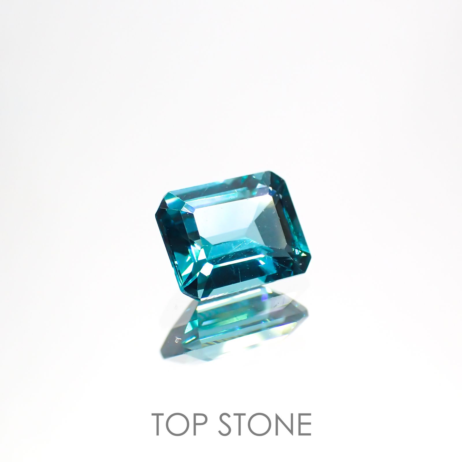 アパタイト(宝石名アパタイト) マダガスカル産 0.76ct 識別済[211013516]6×4.8mm前後