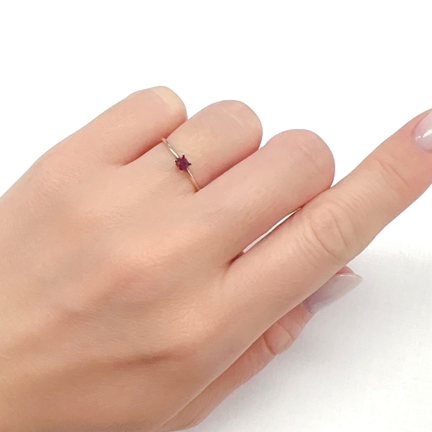 ◇ヘキサゴンカット◇ルビー(宝石名ルビー)モザンビーク/ミャンマー産 0.18ct 識別済[240326665]2.9x2.9mm前後