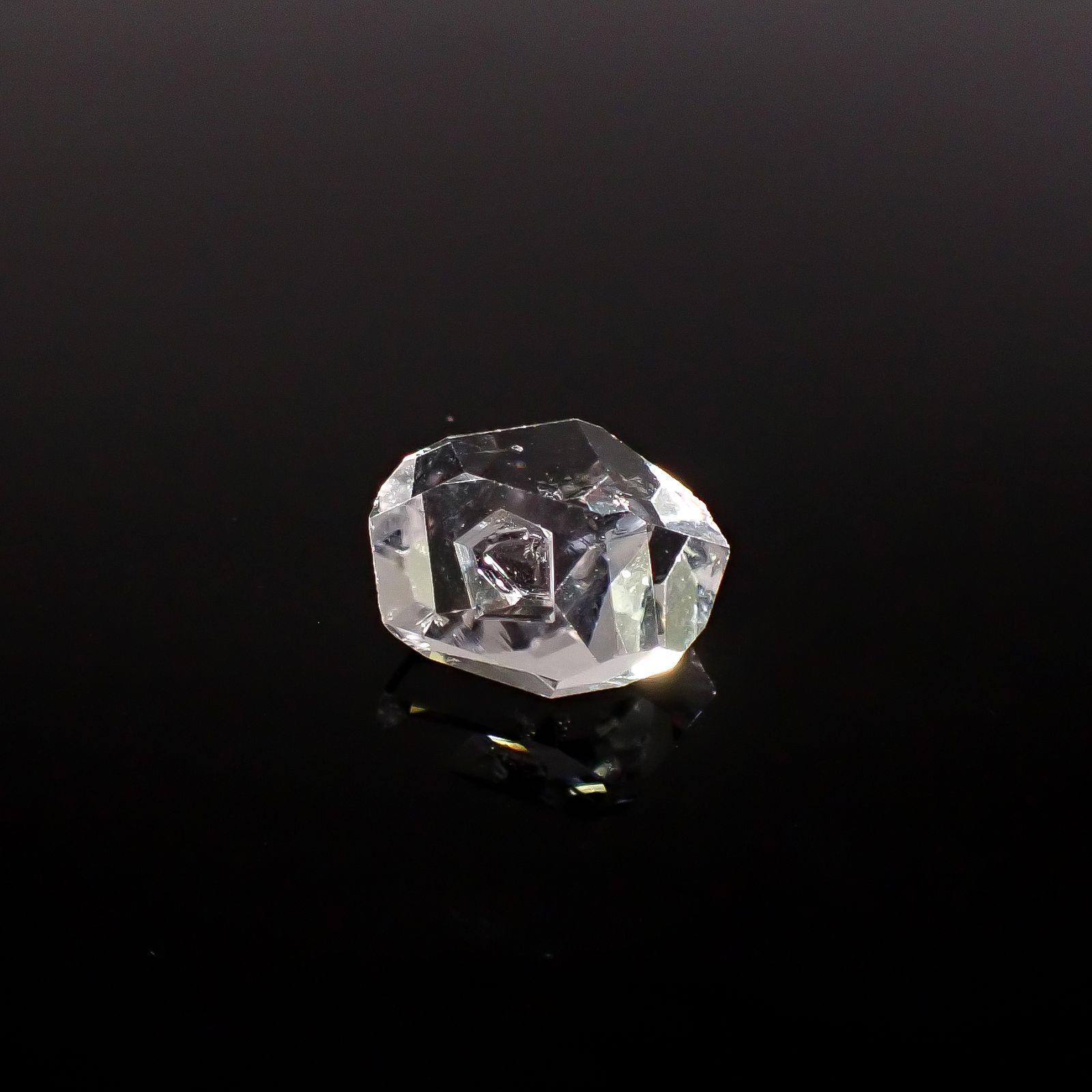 ハーキマーダイヤモンド 原石 アメリカ・ニューヨーク州産 13.56ct / 17.5x13.8mm前後 [260231776]