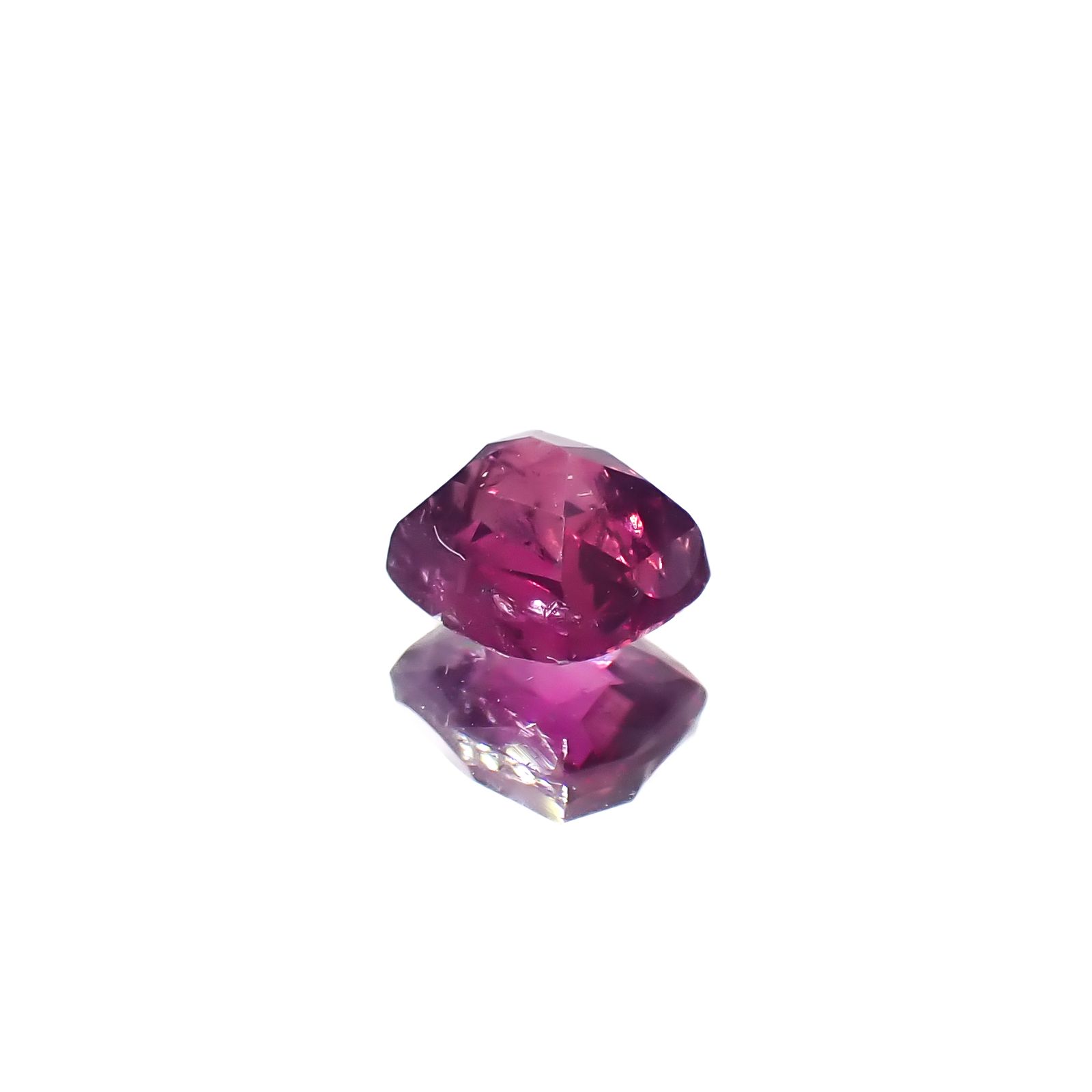 パープルサファイア 非加熱 パキスタン・カシミール地方産 0.81ct[240628405]5.3x4.5mm前後
