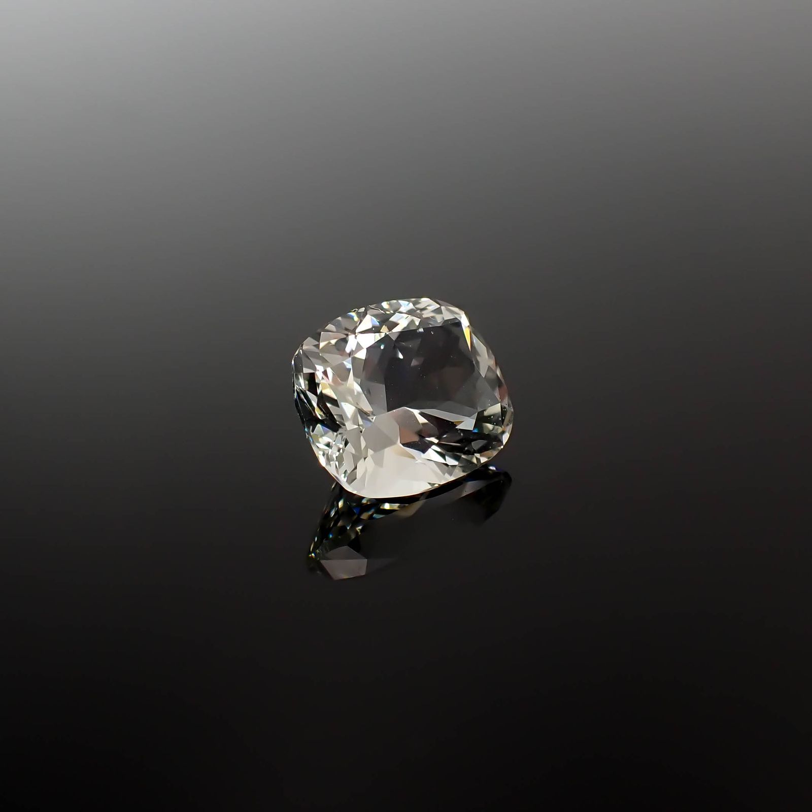 オーソクレース(宝石名ホワイト・オーソクレース)パキスタン産 2.99ct 識別済[250627996]10x8.7mm前後