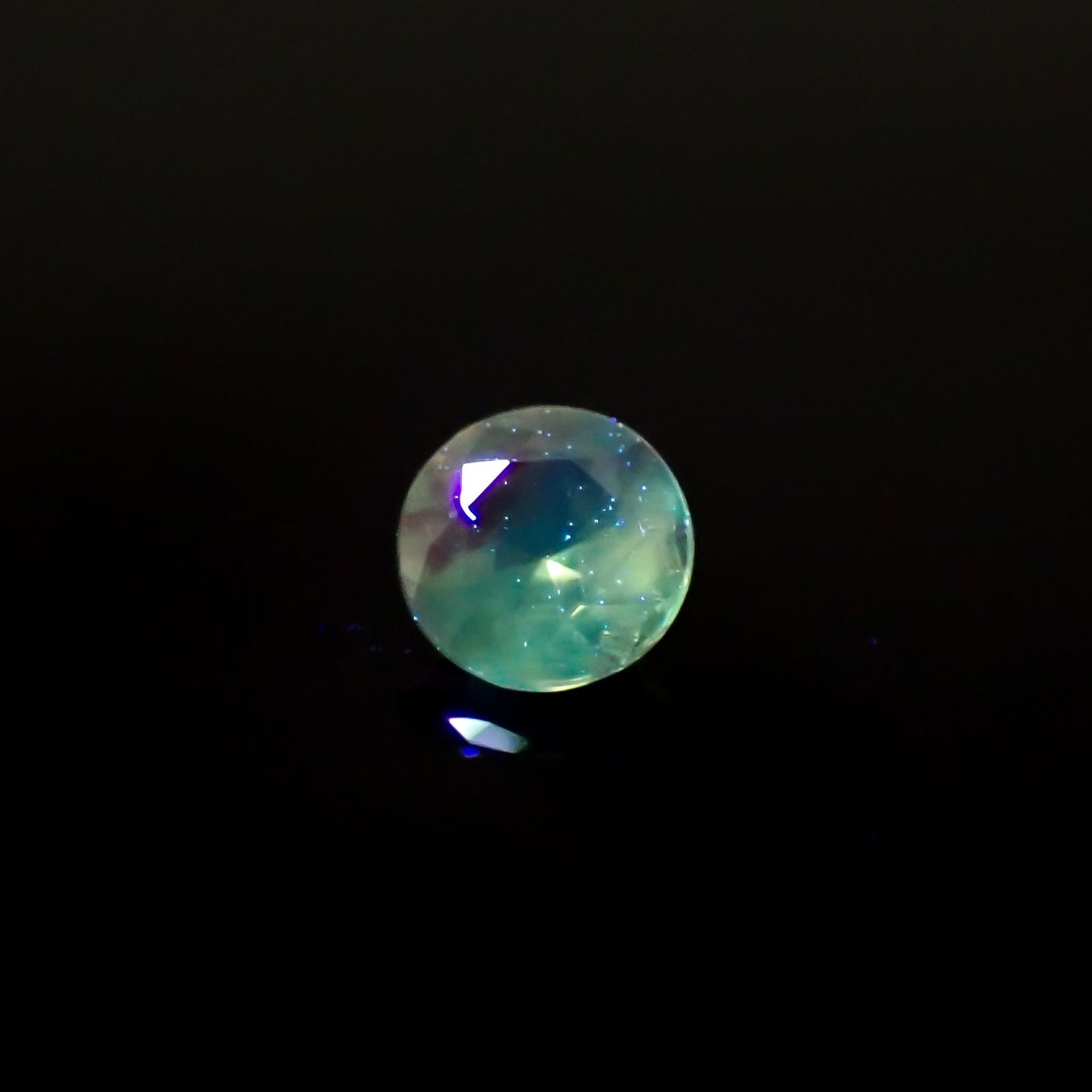 シルキーアレキサンドライト ブラジル・ミナスジェライス州ヘマチタ鉱山産 0.14ct [250129762]3.2x3.1mm前後