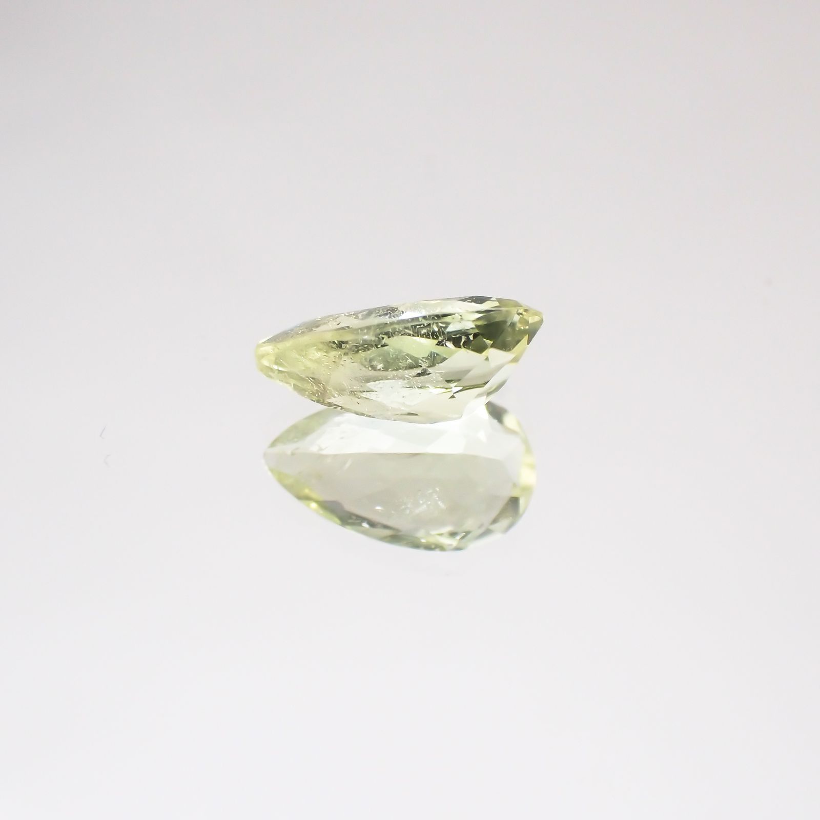 ブラジリアナイト(宝石名ブラジリアナイト) ブラジル産 1.22ct 識別済[210510750]9.5×5.6mm前後