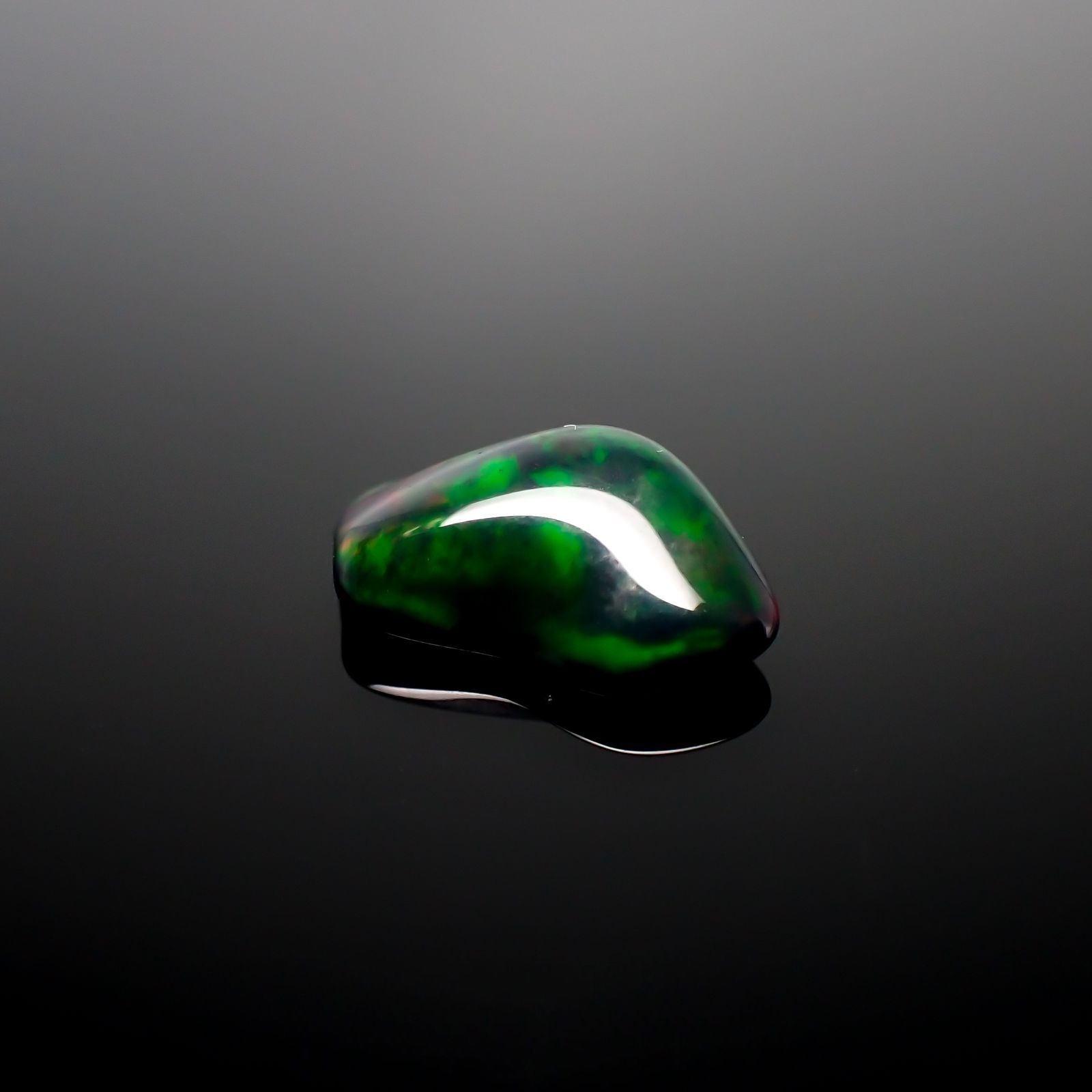 ◇バロック型◇ブラックオパール(宝石名オパール/加熱処理) エチオピア産 0.95ct 識別済[210913251]11.5×6.5mm前後