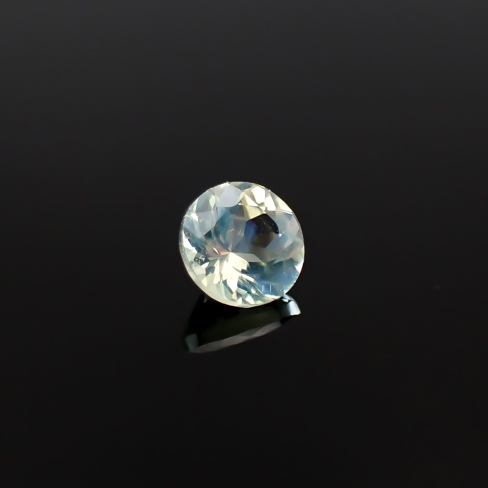 クリソベリルキャッツアイ スリランカ産 0.36ct [250329923]4.2x4.2mm前後