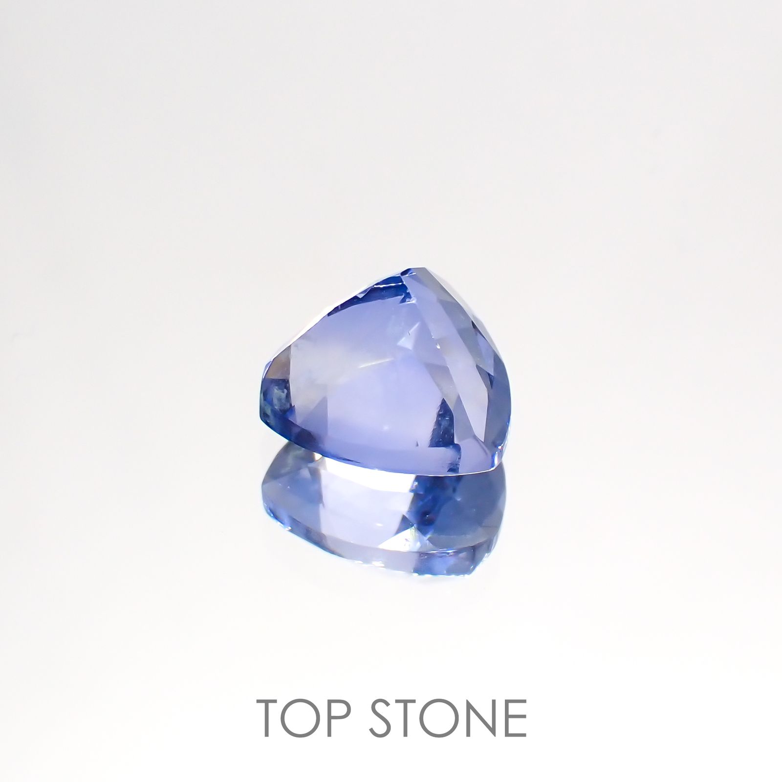 カラーチェンジフローライト(宝石名ブルー・フルオライト)ブラジル産 2.35ct 識別済[220114238]8.1x8mm前後