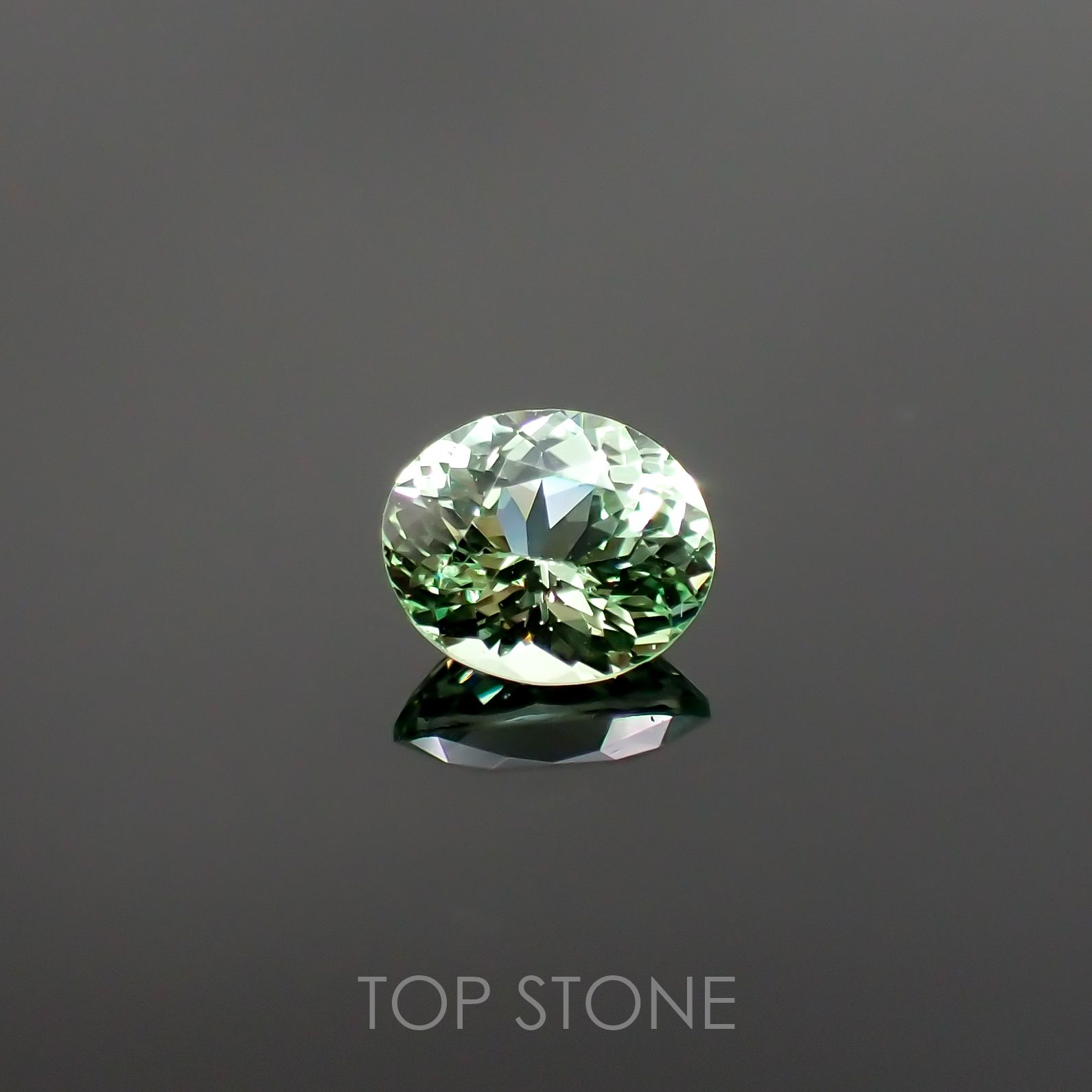 ミントガーネット(宝石名グリーン グロッシュラー・ガーネット) タンザニア産 0.667ct ソ付(彩珠)[210711921]5.5×4.8mm前後