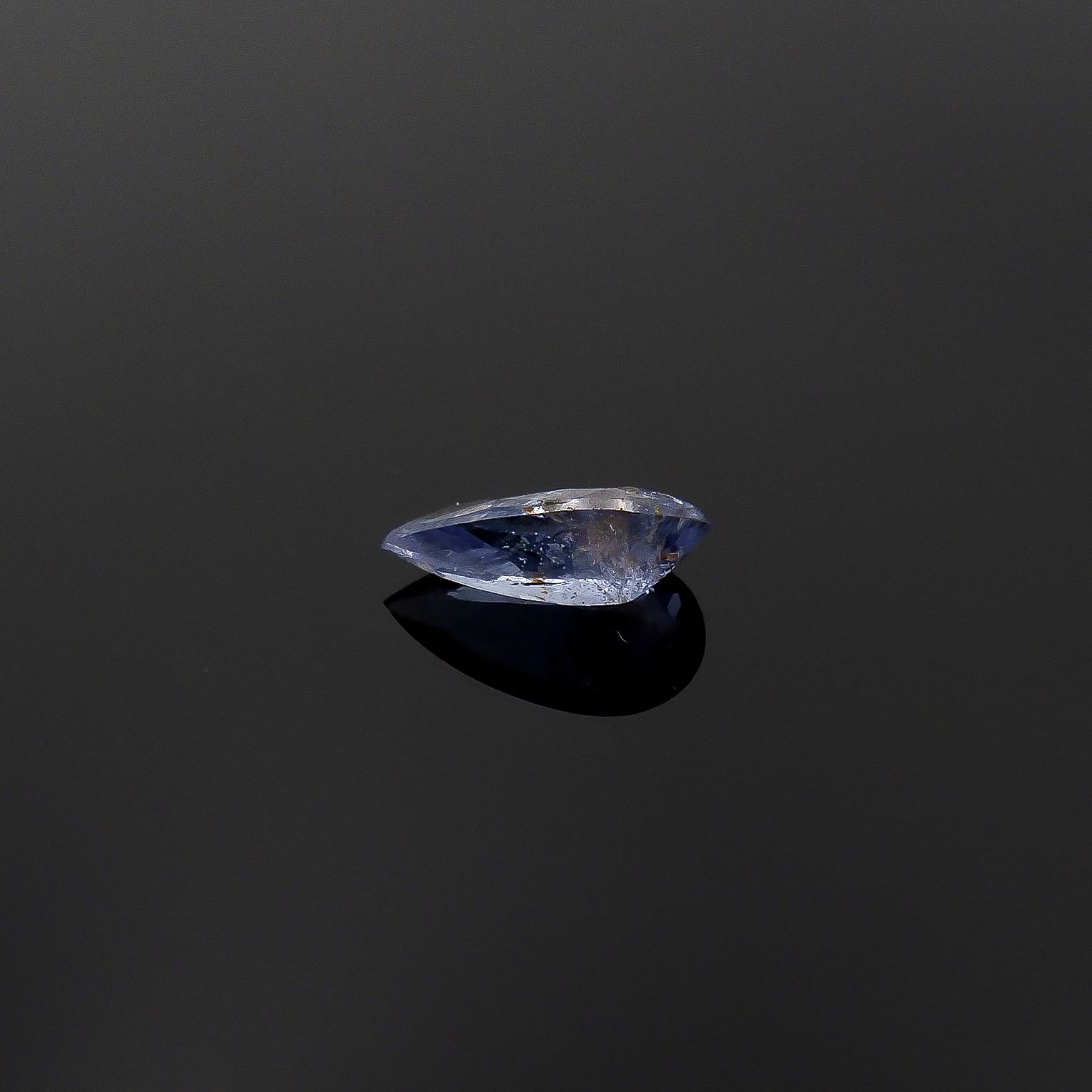 ジェレメジェバイト(宝石名エレメージェバイト)ナミビア産 ソ付(彩珠) 0.311ct / 6.6x3.4mm前後 [230823131]