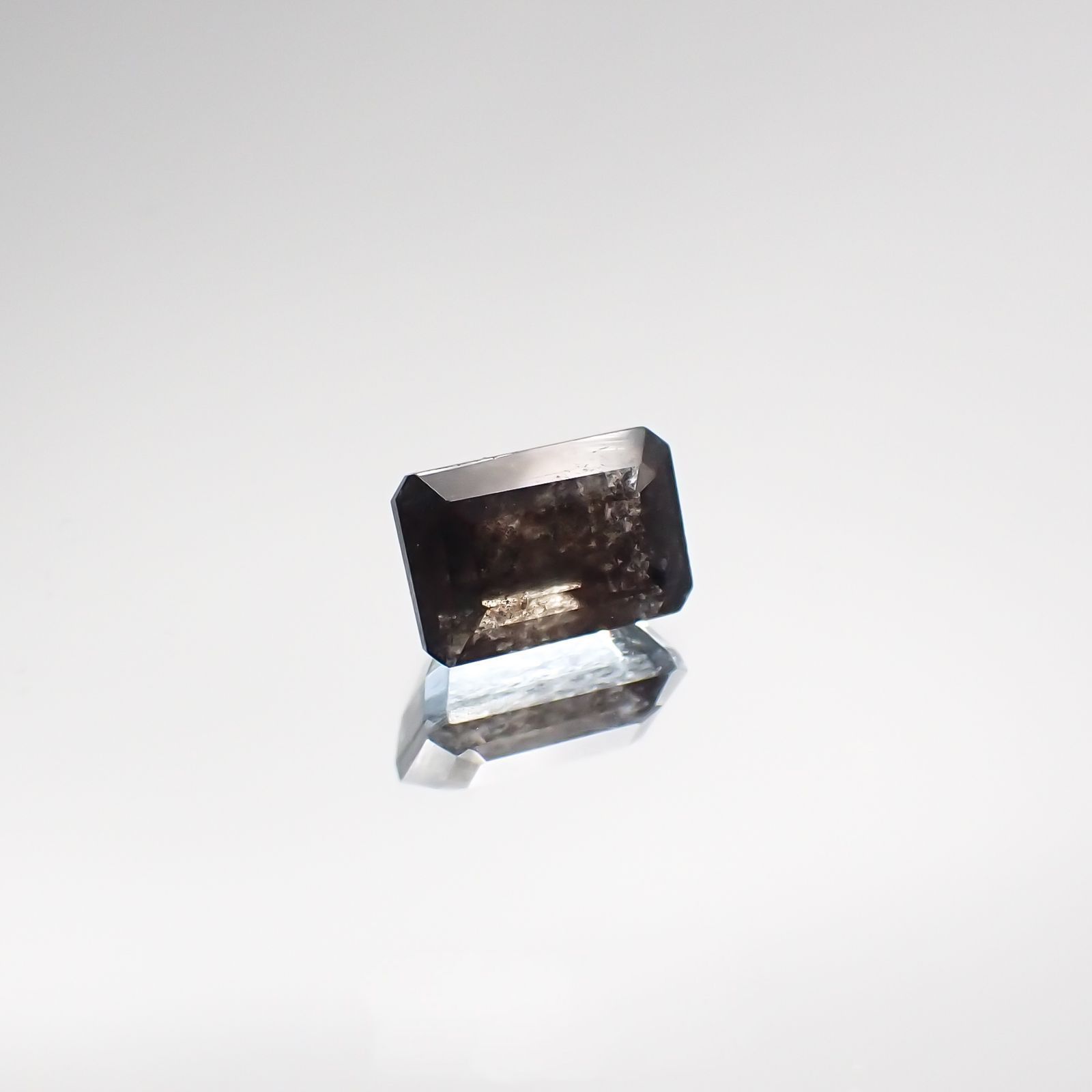 アベンチュリンアクアマリン(宝石名アクアマリン) ナイジェリア産 2.43ct 識別済[210712987]8.8×6mm前後