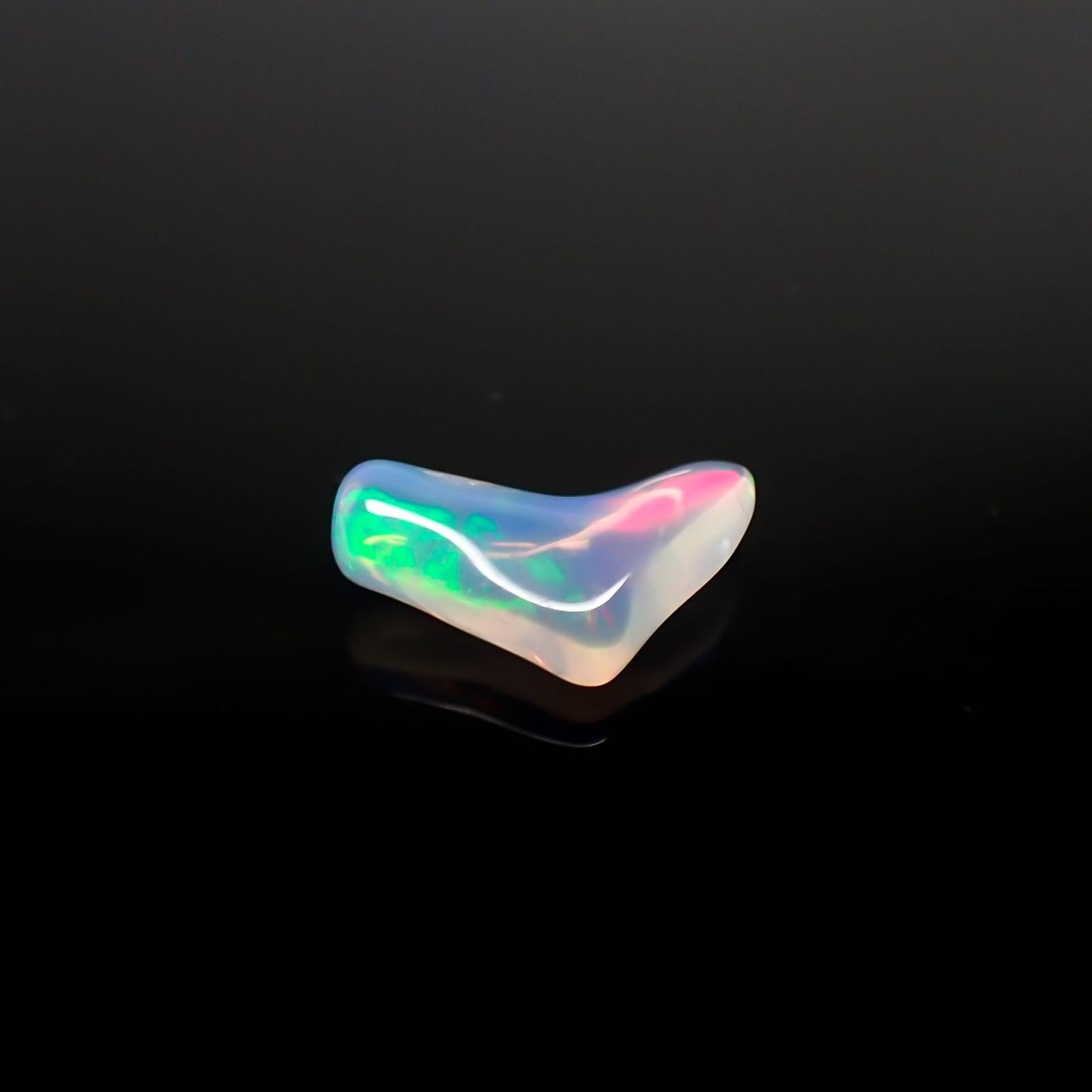 ◇バロック型◇エチオピアオパール(宝石名オパール) エチオピア産 識別済 1.53ct / 12.7x7.5mm前後 [260111398]