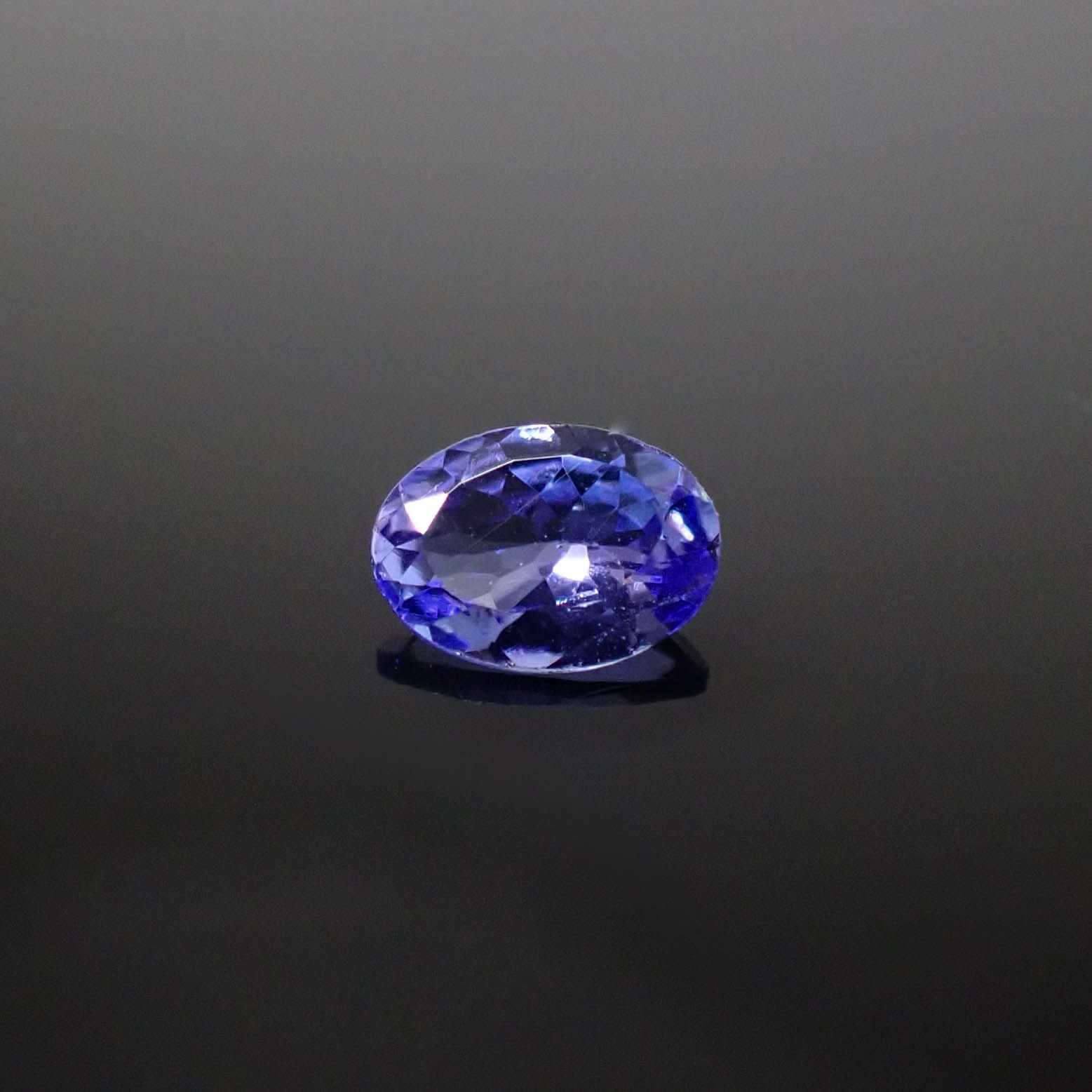 タンザナイト(宝石名タンザナイト)タンザニア産 0.64ct 識別済[240627887]6.9x4.8mm前後