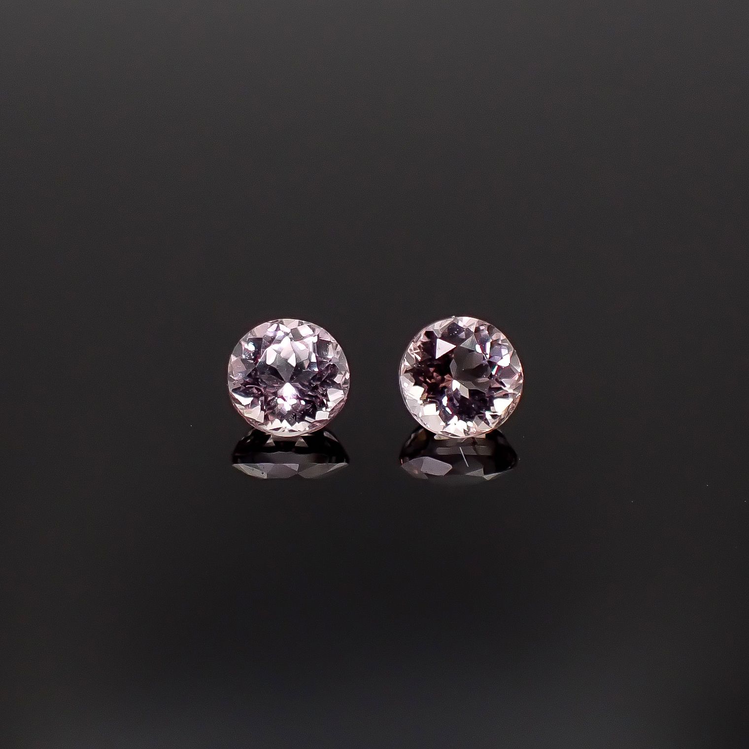 ◇ペアセット◇モルガナイト ブラジル産 0.52ct(2pcs合計) / 4x4mm前後 [260431959]