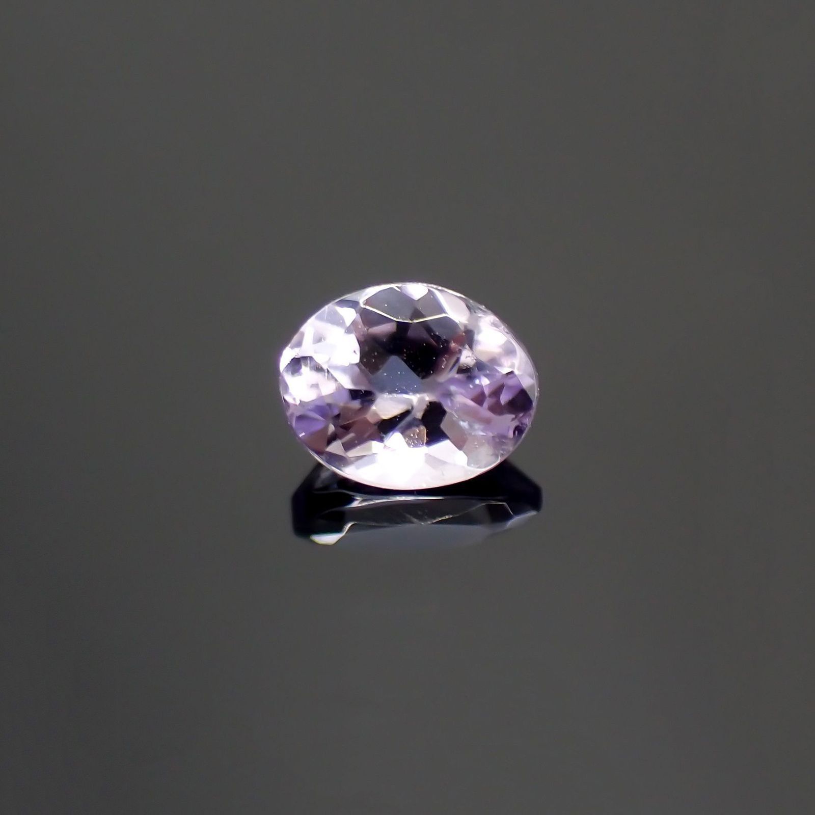 ラベンダーゾイサイト(宝石名ゾイサイト)タンザニア産 識別済 0.38ct / 5x4mm前後 [220115059]