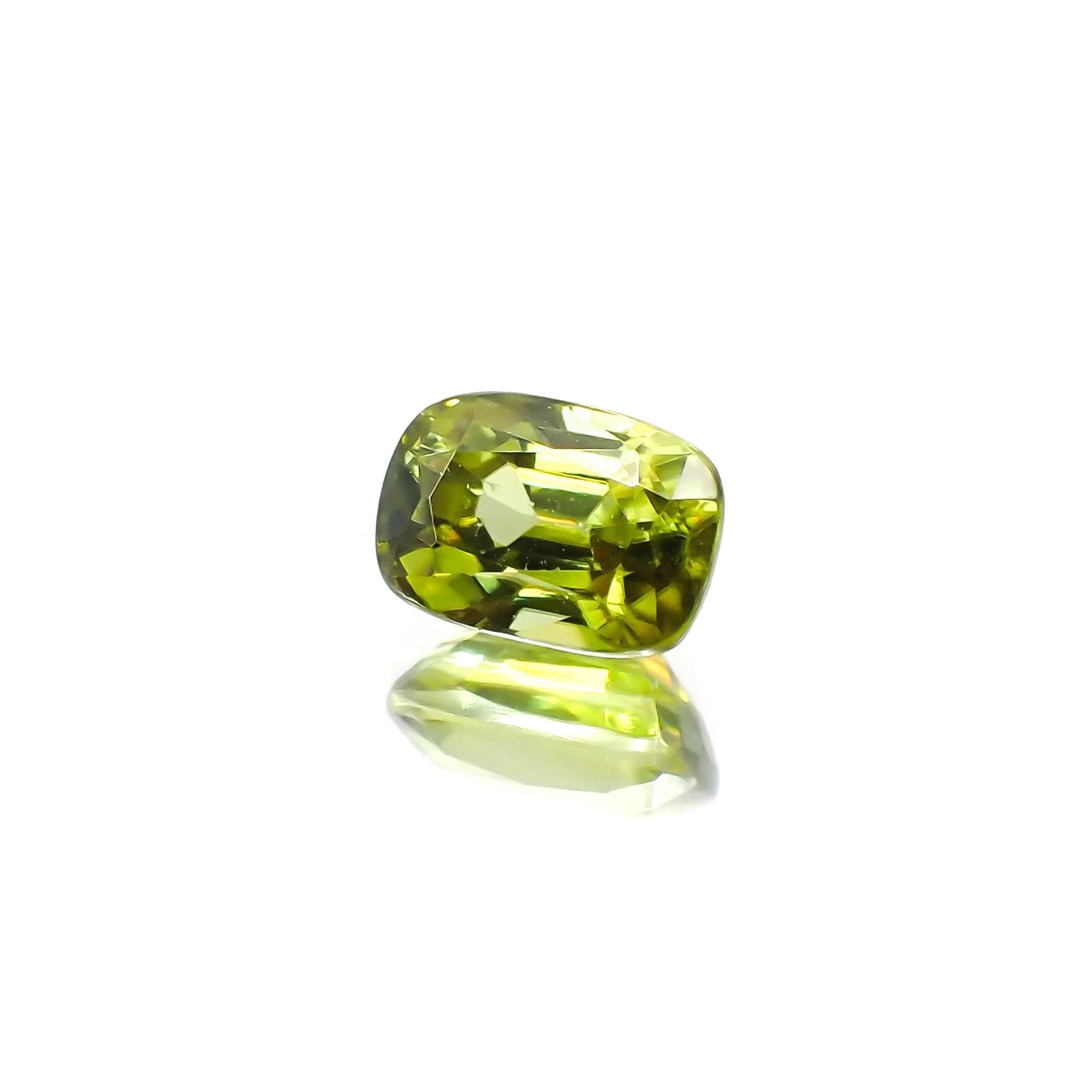 スフェーン(宝石名スフェーン)パキスタン産 識別済 1.01ct / 6.6x4.5mm前後 [231124140]