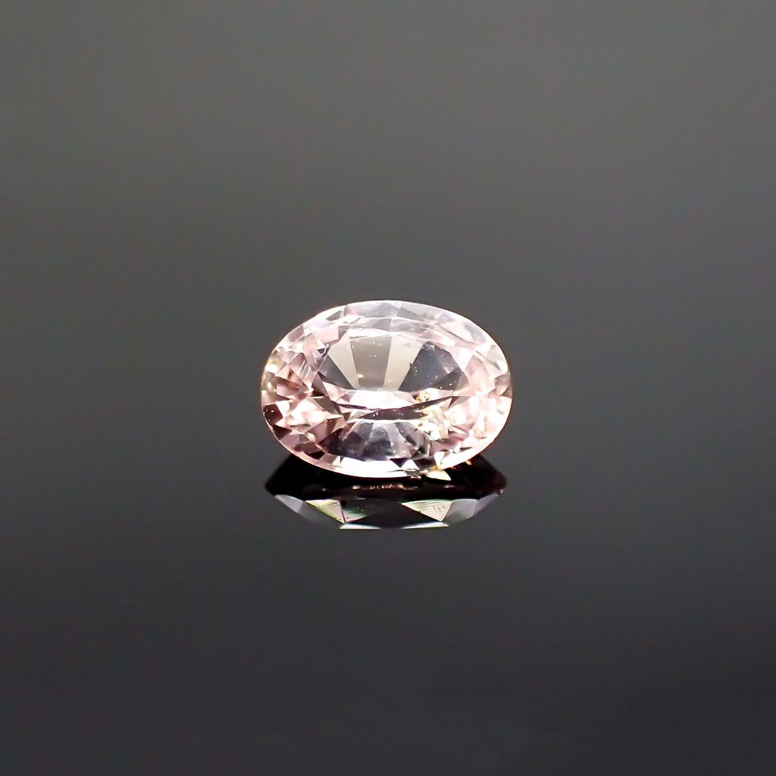 ピンクサファイア(宝石名ピンク・サファイア) マダガスカル/スリランカ産 識別済 0.35ct / 4.9x3.6mm前後 [210712552]