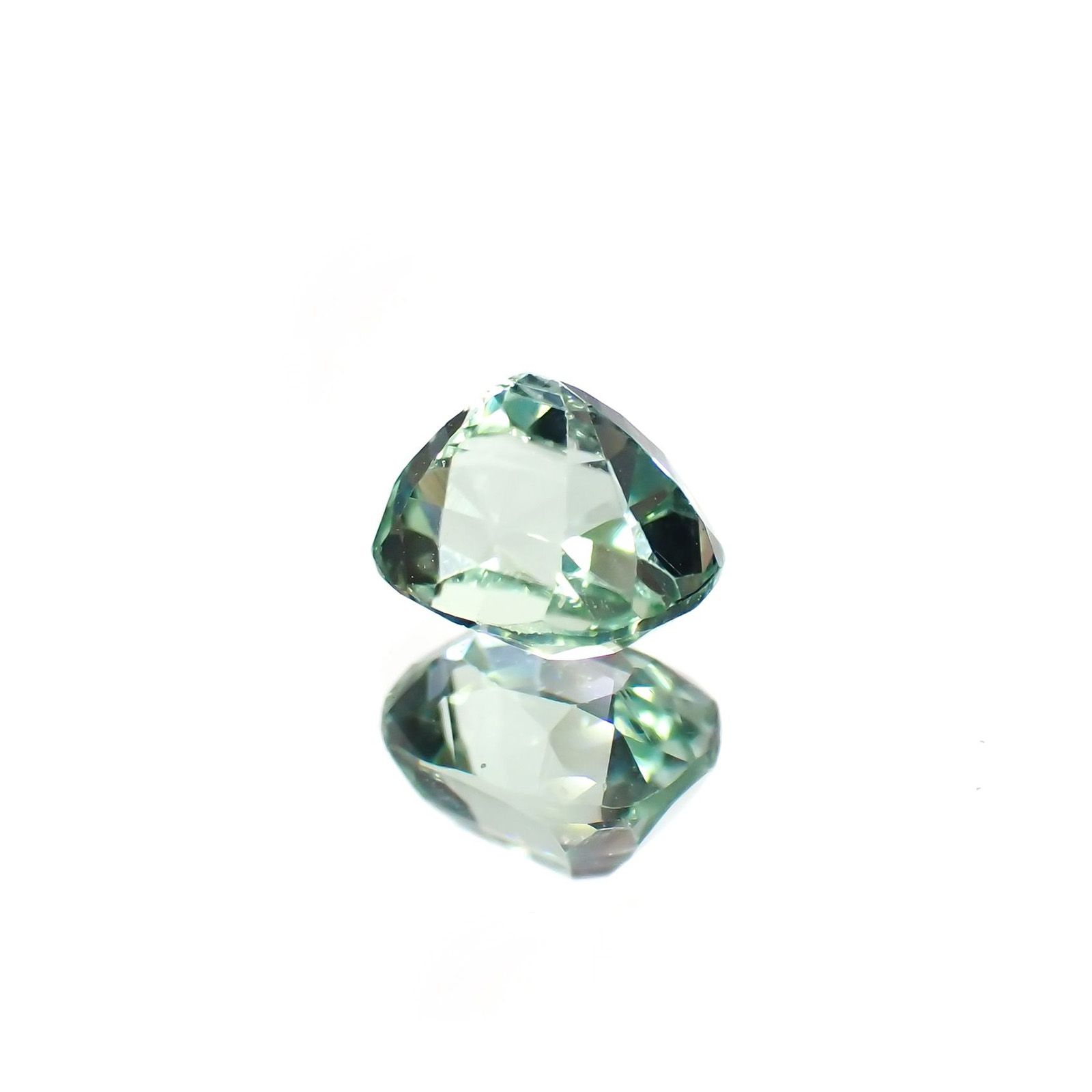 ブルーグリーントルマリン(宝石名トルマリン)アフガニスタン産 識別済 0.98ct / 6.1x5mm前後 [221018341]