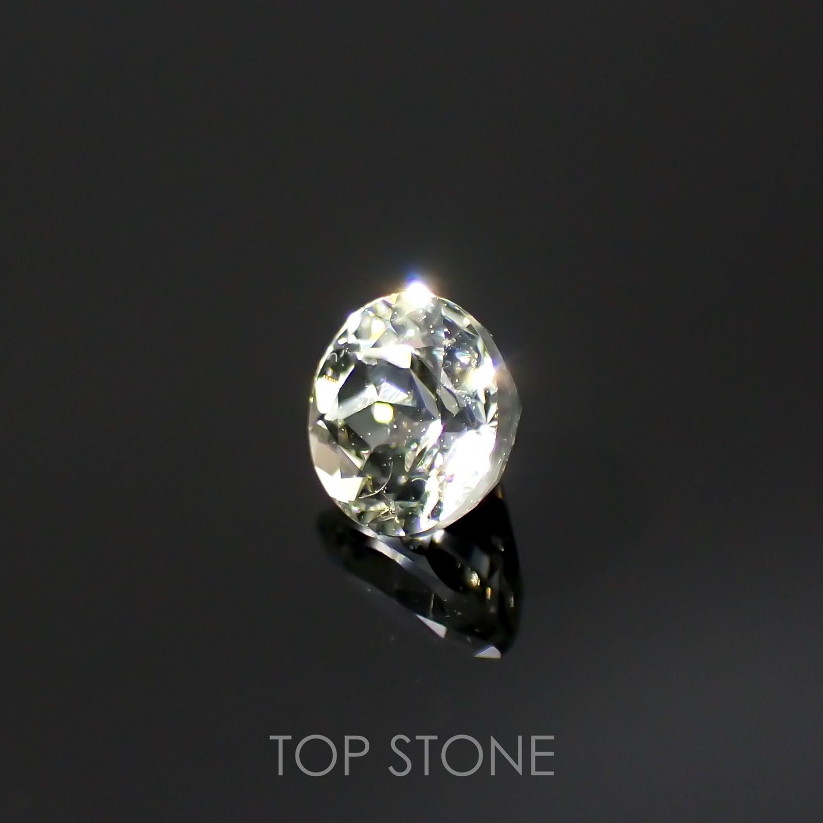 リューコガーネット(宝石名ホワイト グロッシュラー・ガーネット)ビルマ産 0.28ct 識別済[220115445]3.6x3.6mm前後
