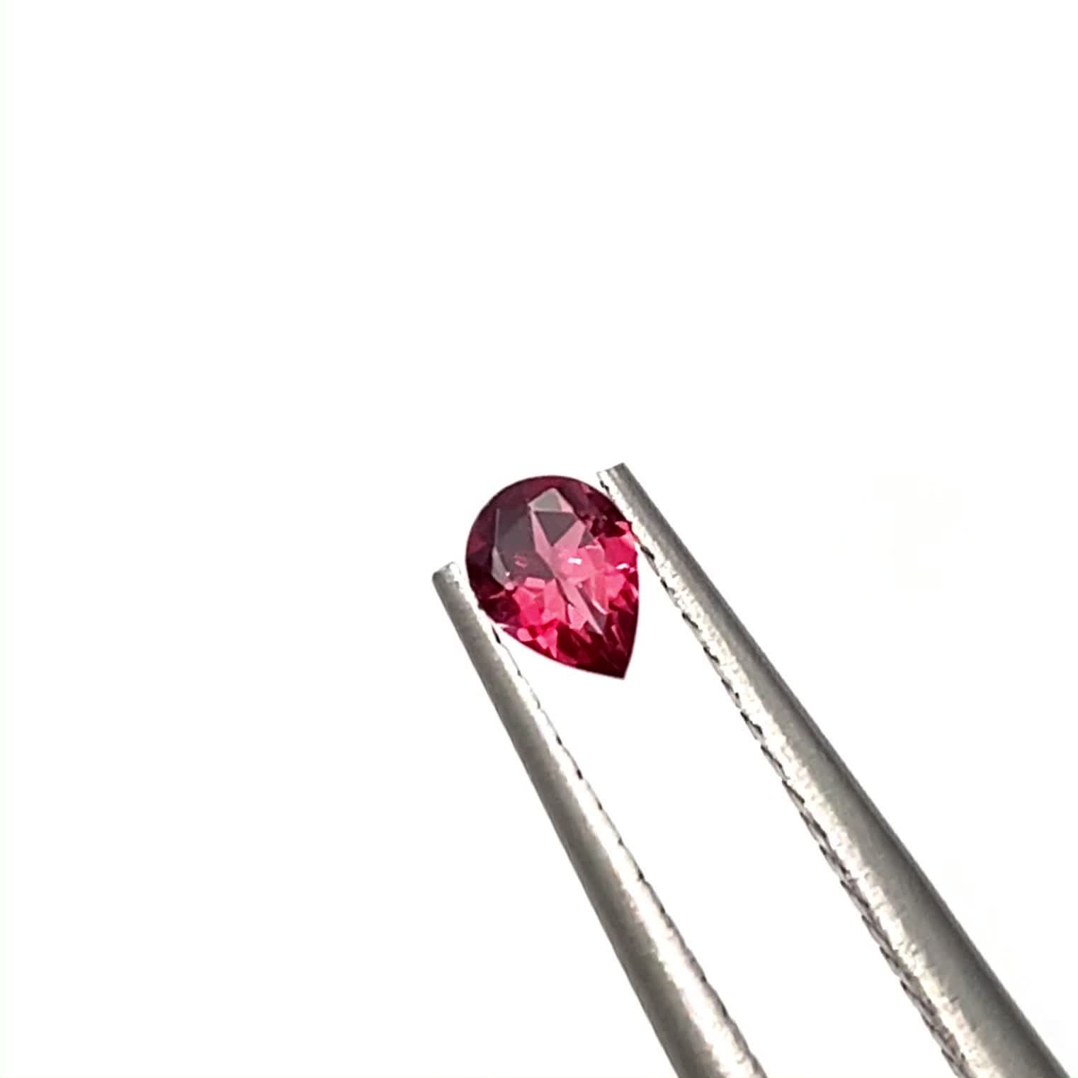レッドスピネル(宝石名スピネル)タンザニア産 0.20ct 識別済[230522107