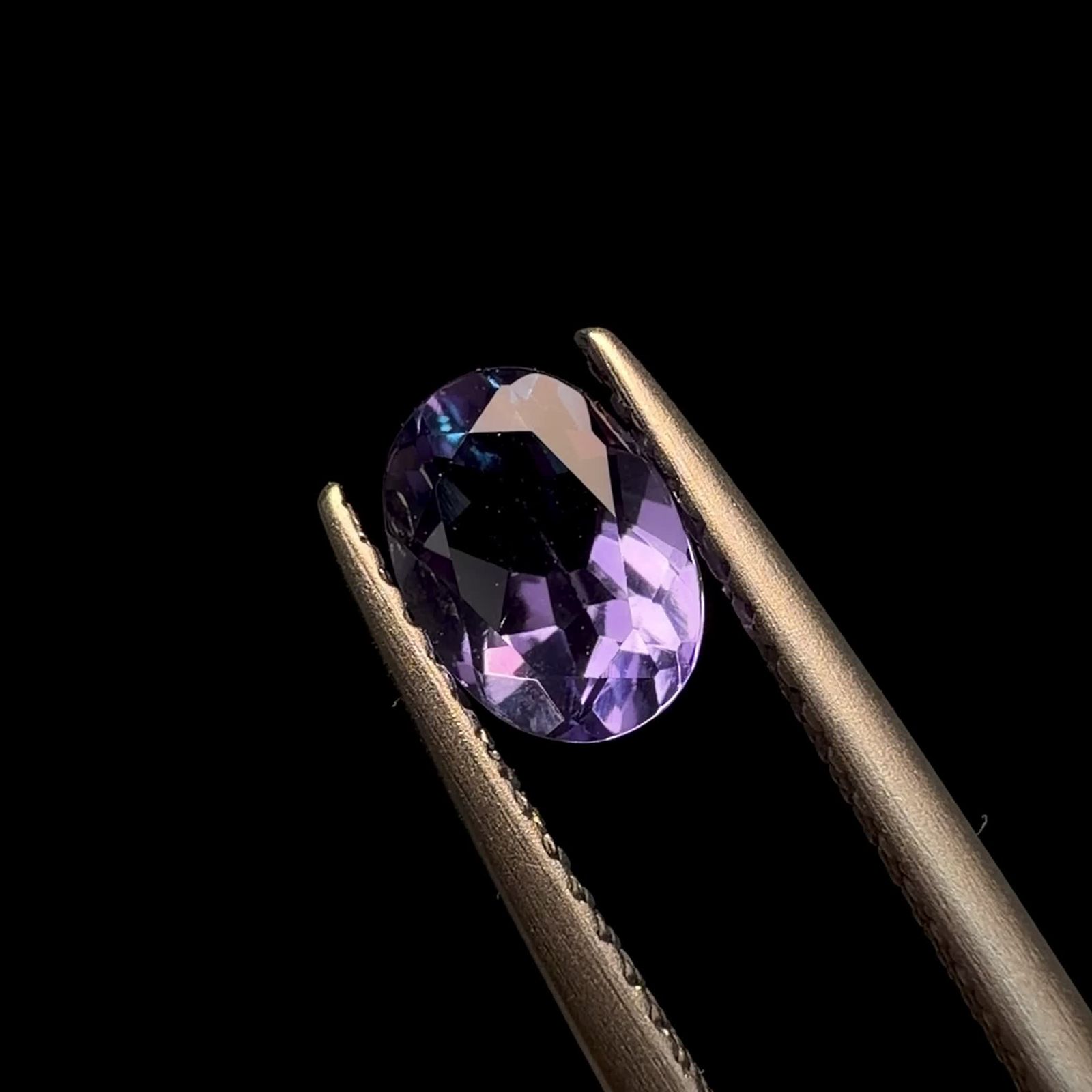 カラーチェンジフローライト ブラジル産 1.05ct / 7.1x5.1mm前後