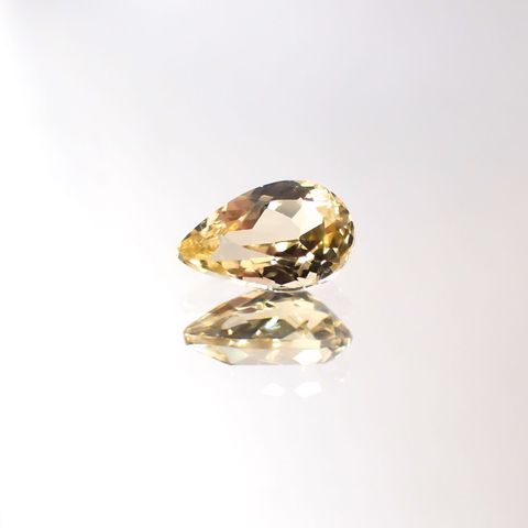 インペリアルトパーズ(宝石名トパーズ)ブラジル産 0.78ct 識別済[220113910]7.1x4.9mm前後